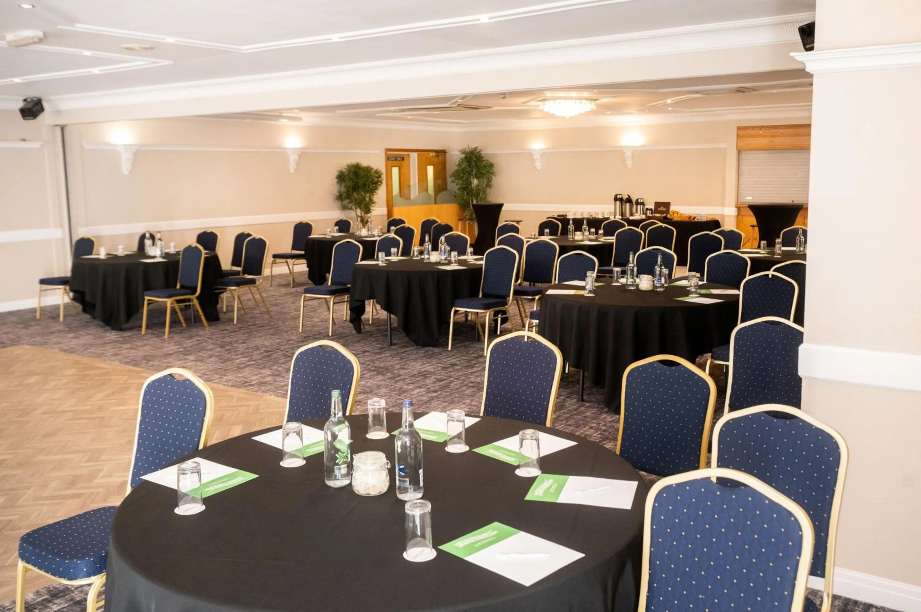 Meeting/conference room in Holiday Inn A55 Chester West by IHG