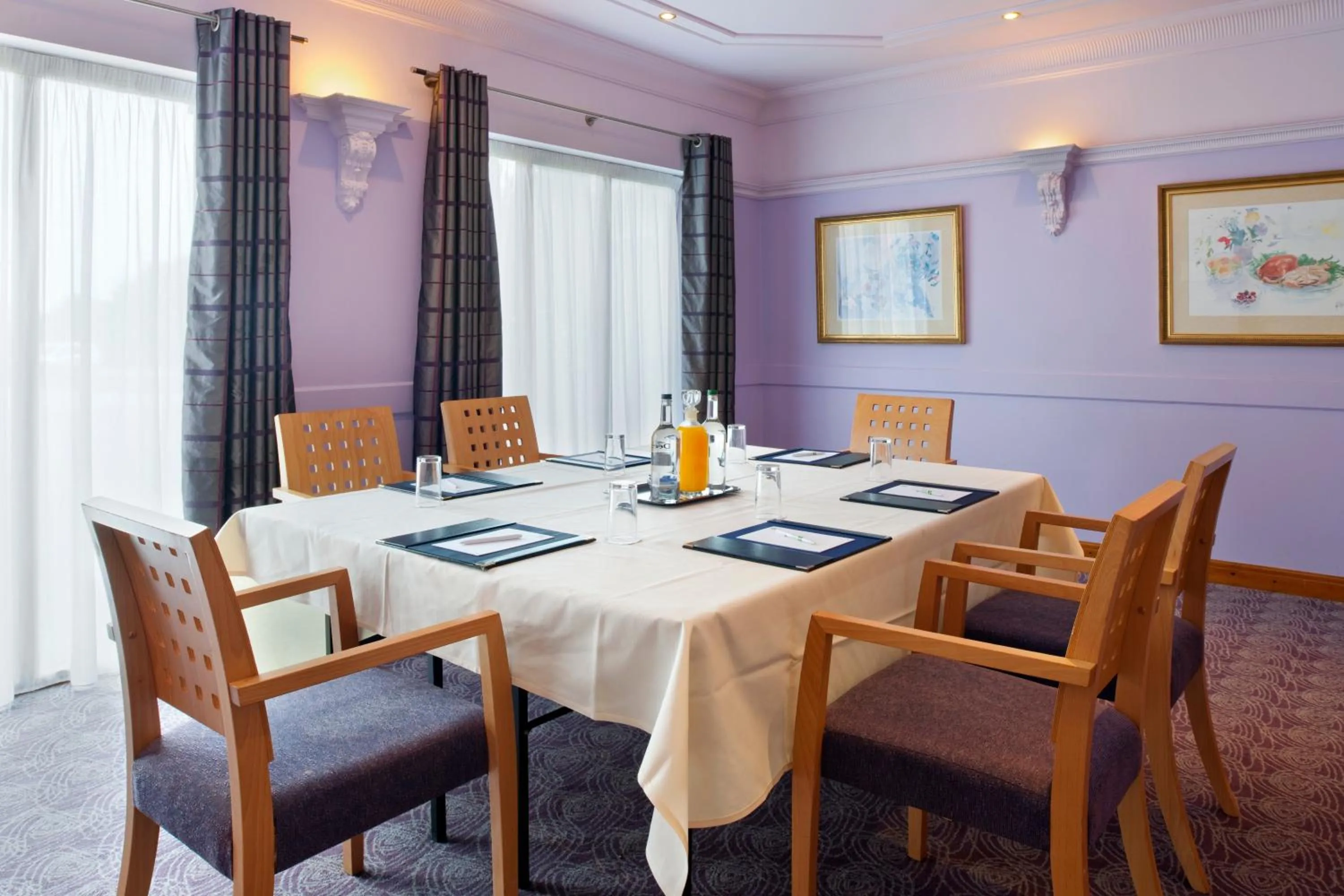 Meeting/conference room in Holiday Inn A55 Chester West by IHG
