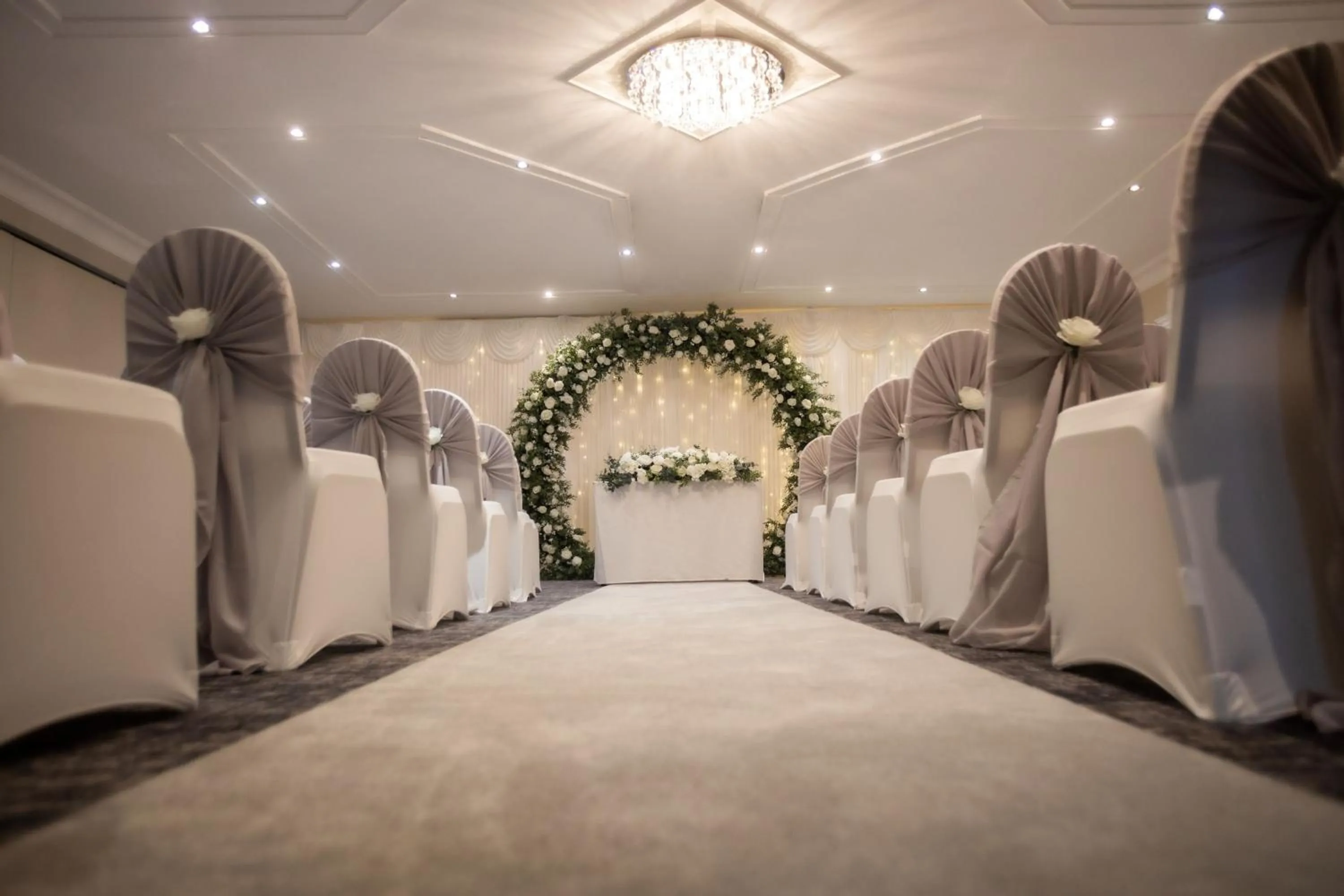 Meeting/conference room, Bed in Holiday Inn A55 Chester West by IHG