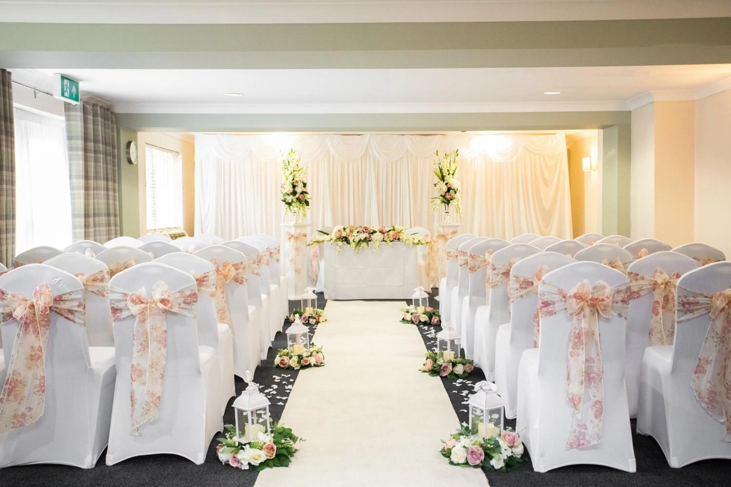 Meeting/conference room in Holiday Inn A55 Chester West by IHG