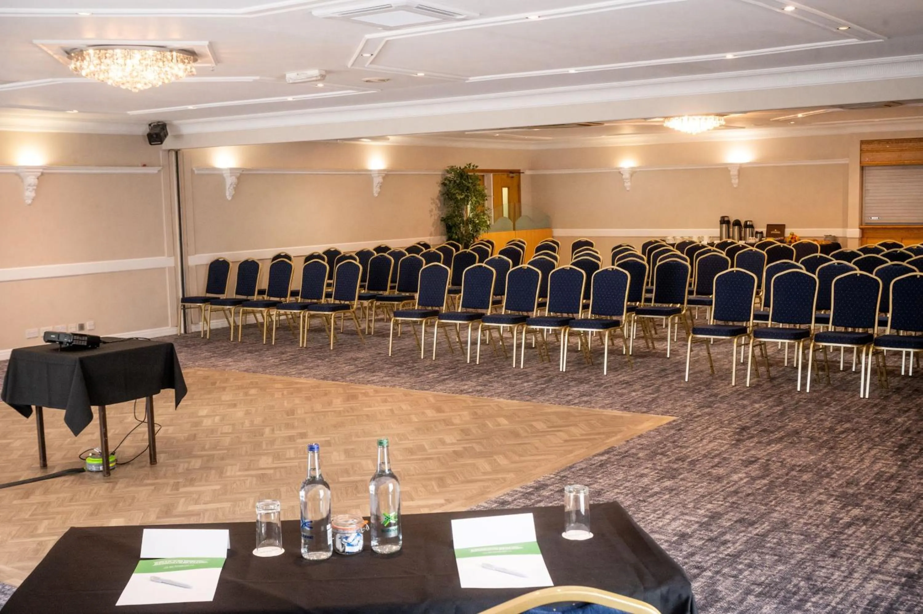 Meeting/conference room in Holiday Inn A55 Chester West by IHG