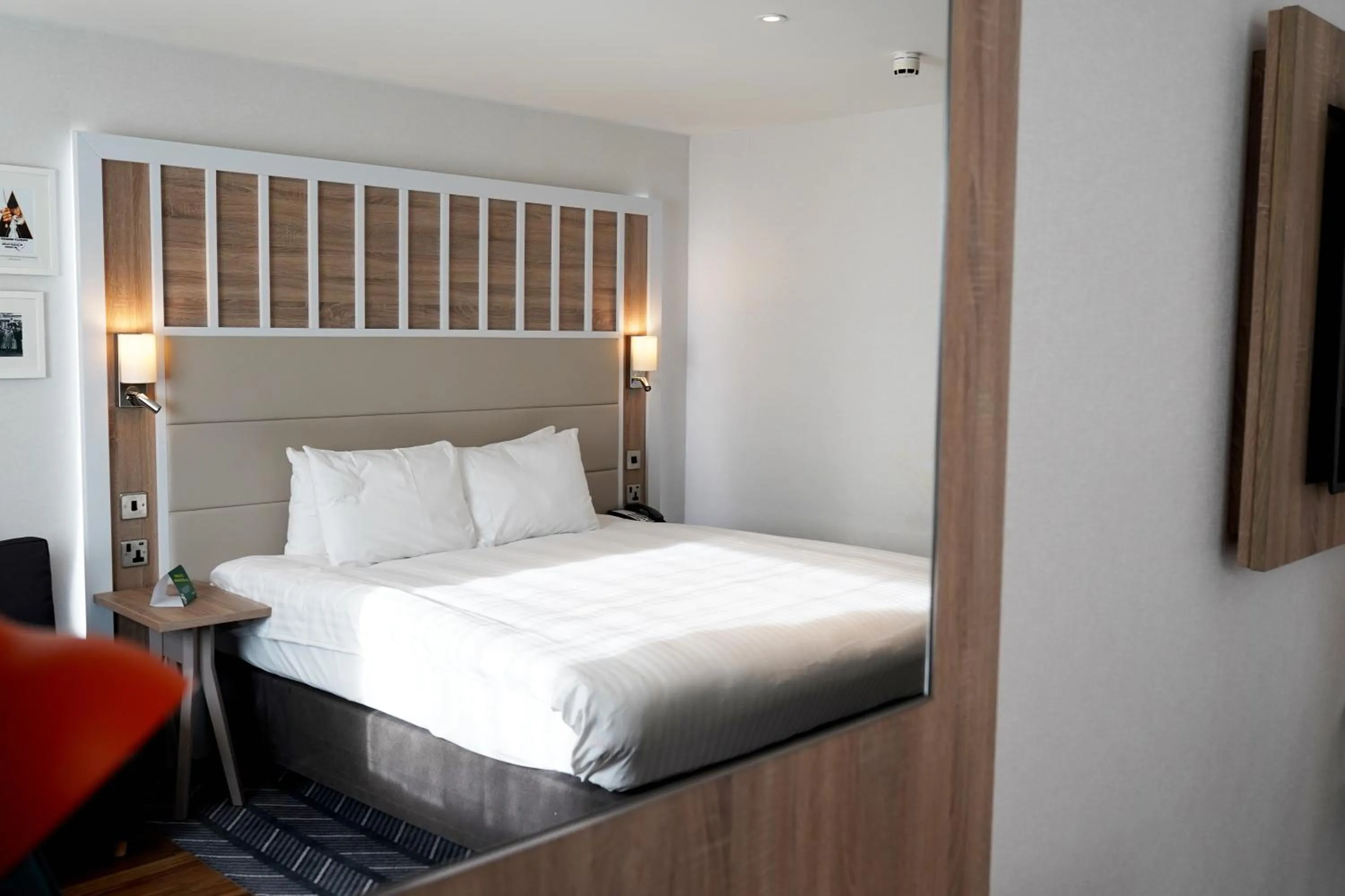 Property building, Bed in Holiday Inn London-Shepperton by IHG