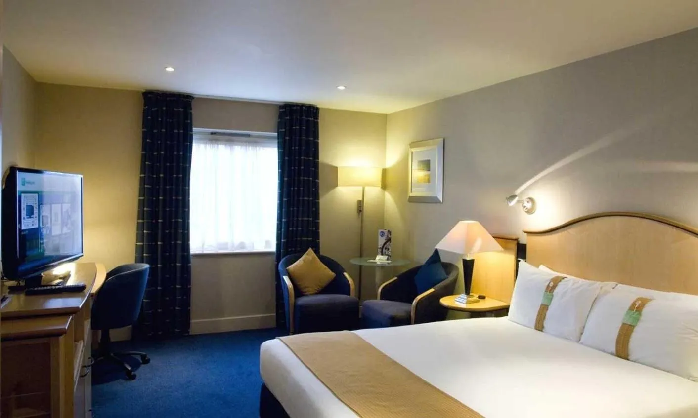 Photo of the whole room, Bed in Holiday Inn London-Shepperton by IHG