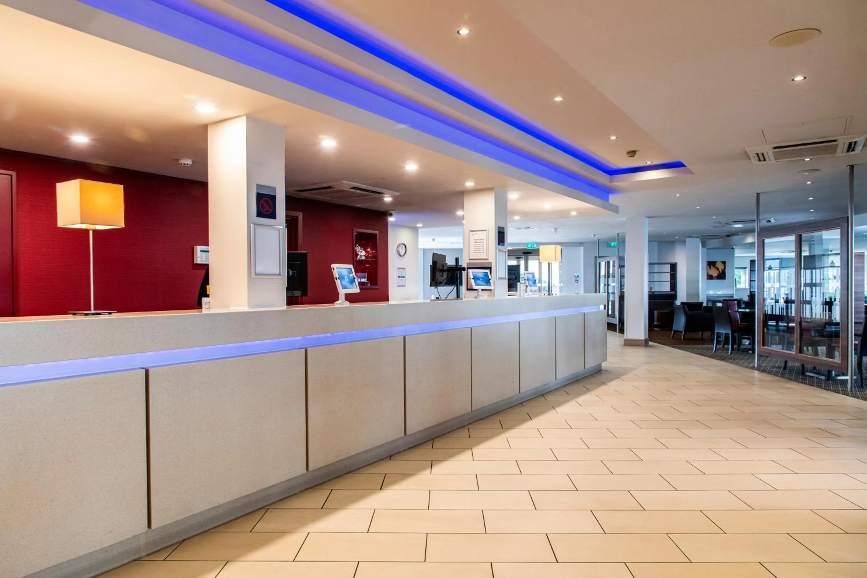 Lobby or reception in Holiday Inn Express - Glasgow Airport by IHG