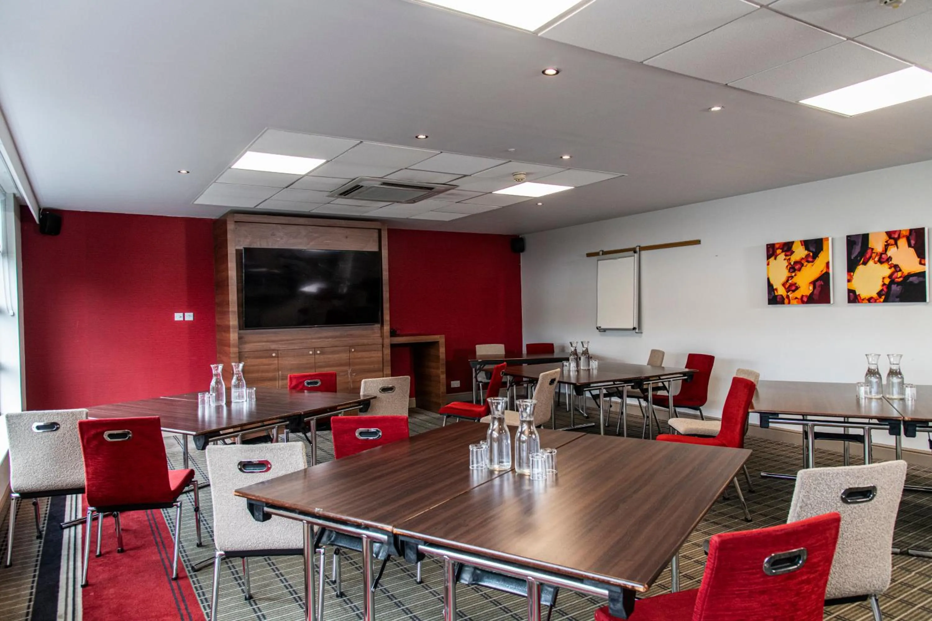 Meeting/conference room in Holiday Inn Express - Glasgow Airport by IHG