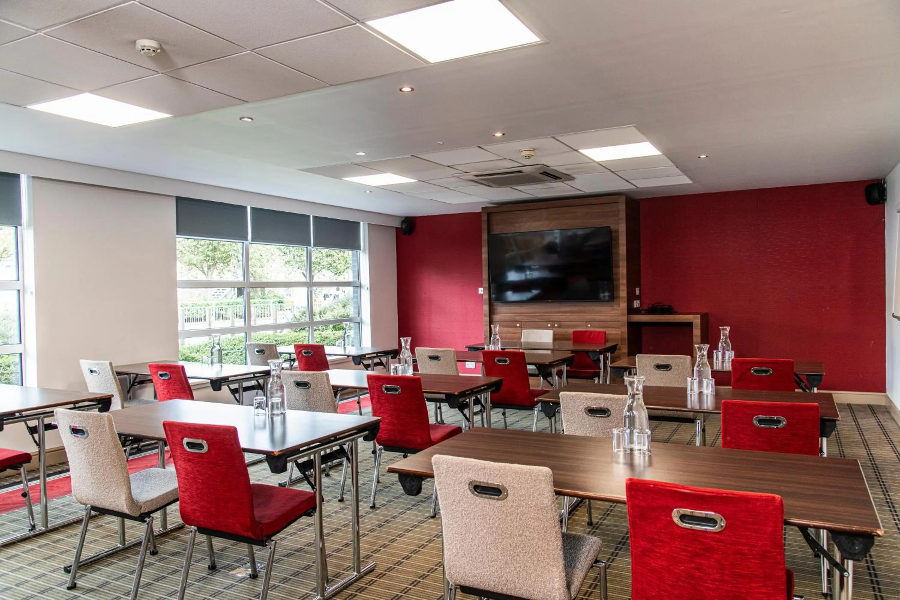 Meeting/conference room in Holiday Inn Express - Glasgow Airport by IHG