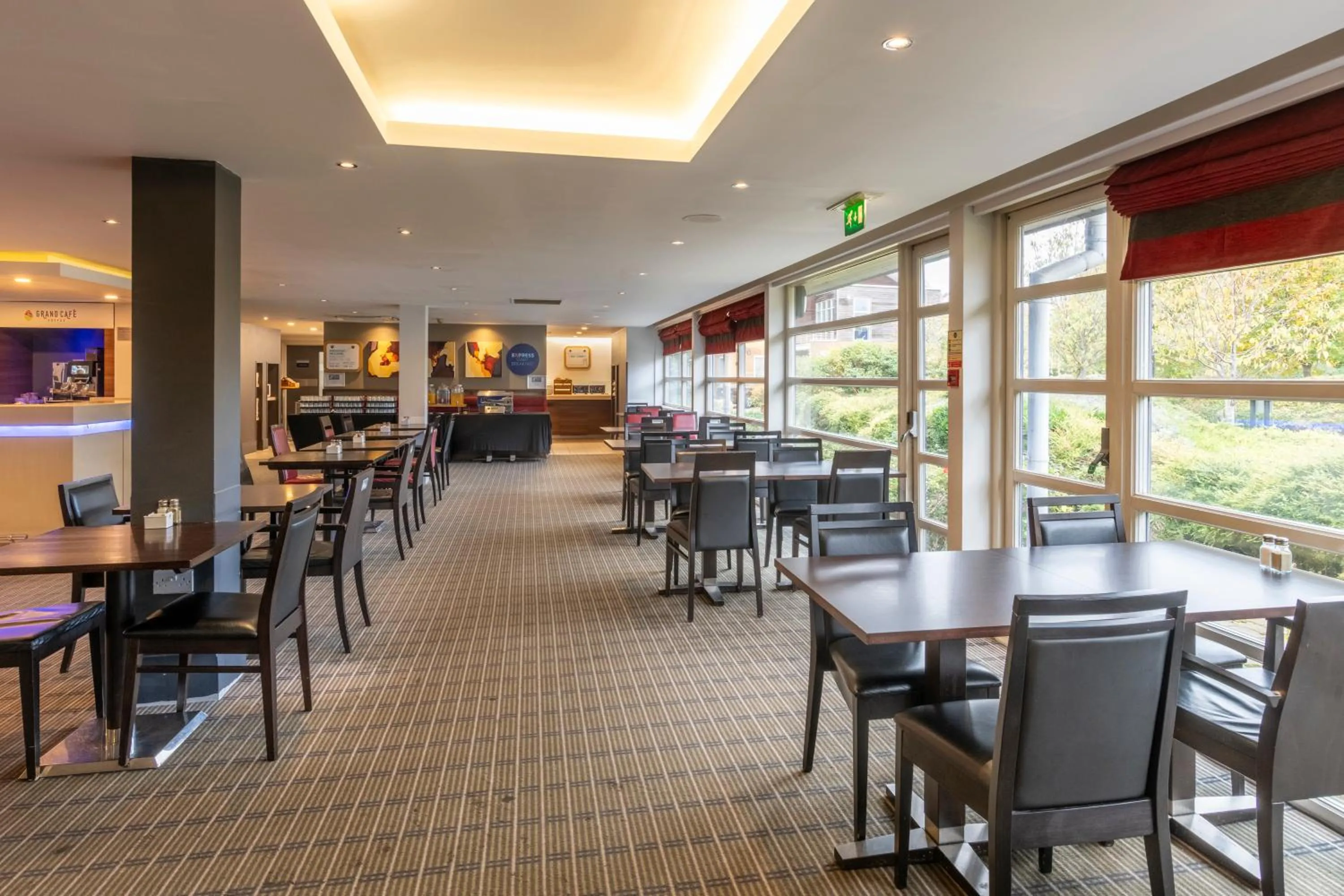 Restaurant/places to eat in Holiday Inn Express Milton Keynes by IHG