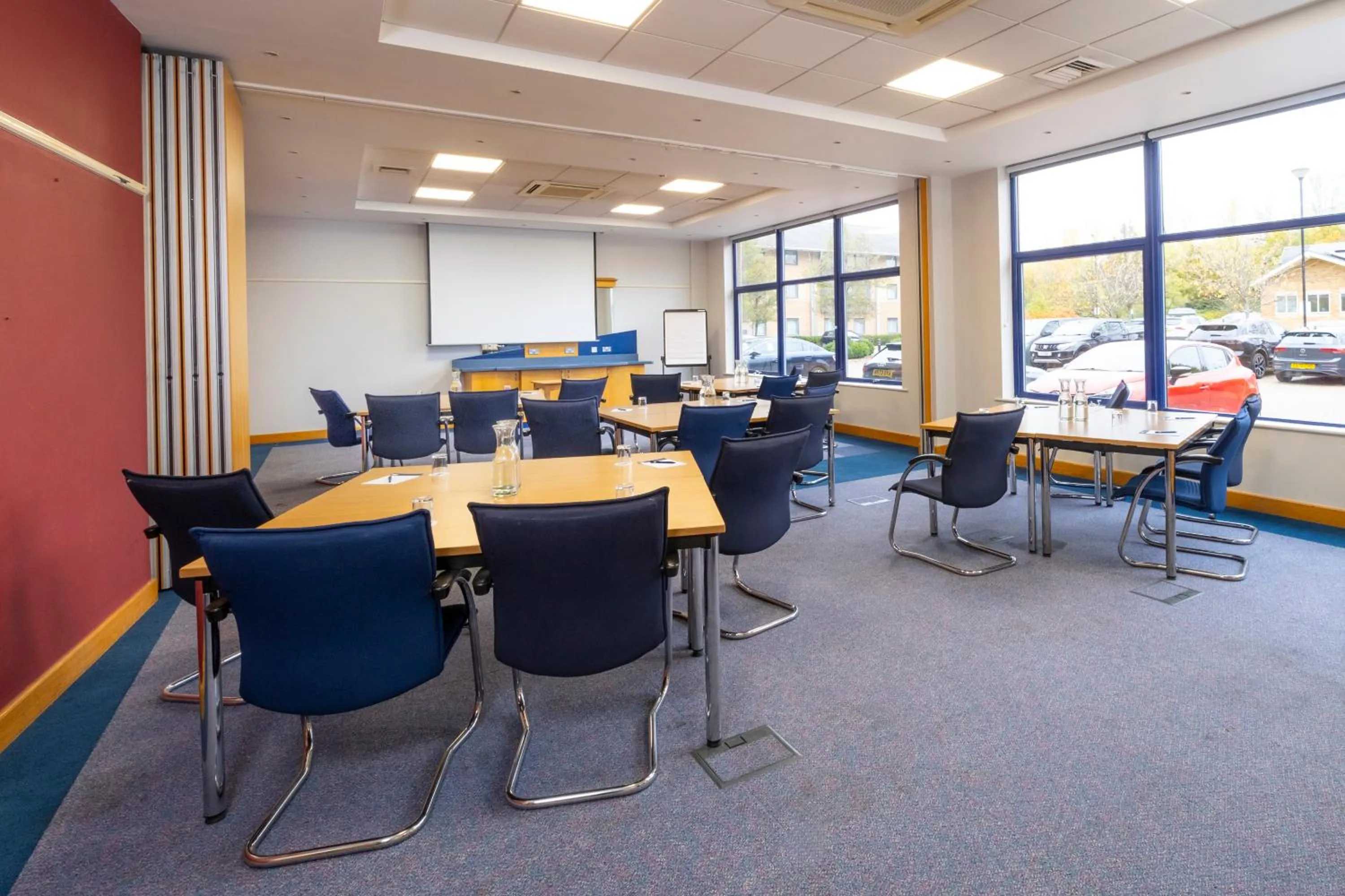 Meeting/conference room in Holiday Inn Express Milton Keynes by IHG