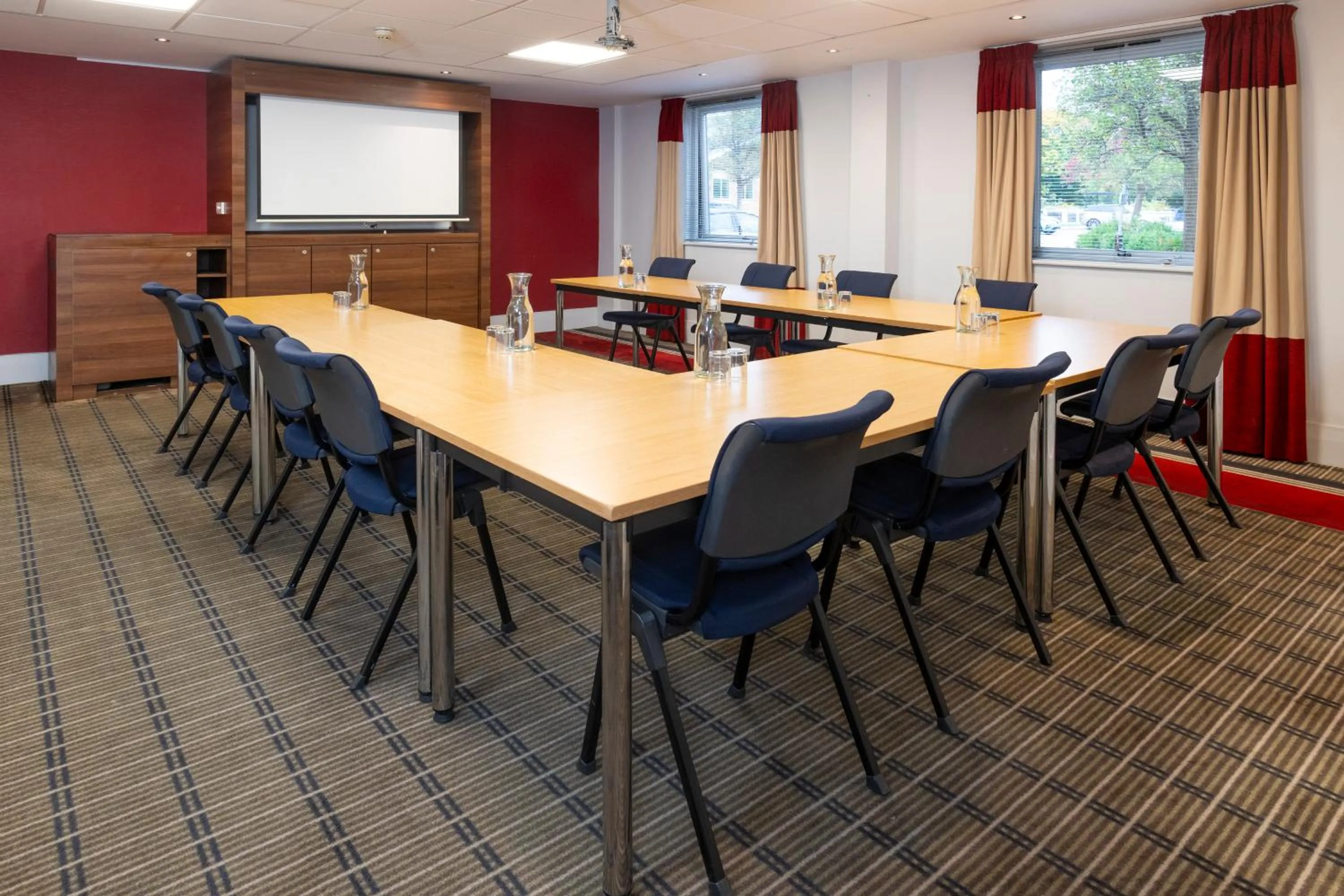 Meeting/conference room in Holiday Inn Express Milton Keynes by IHG