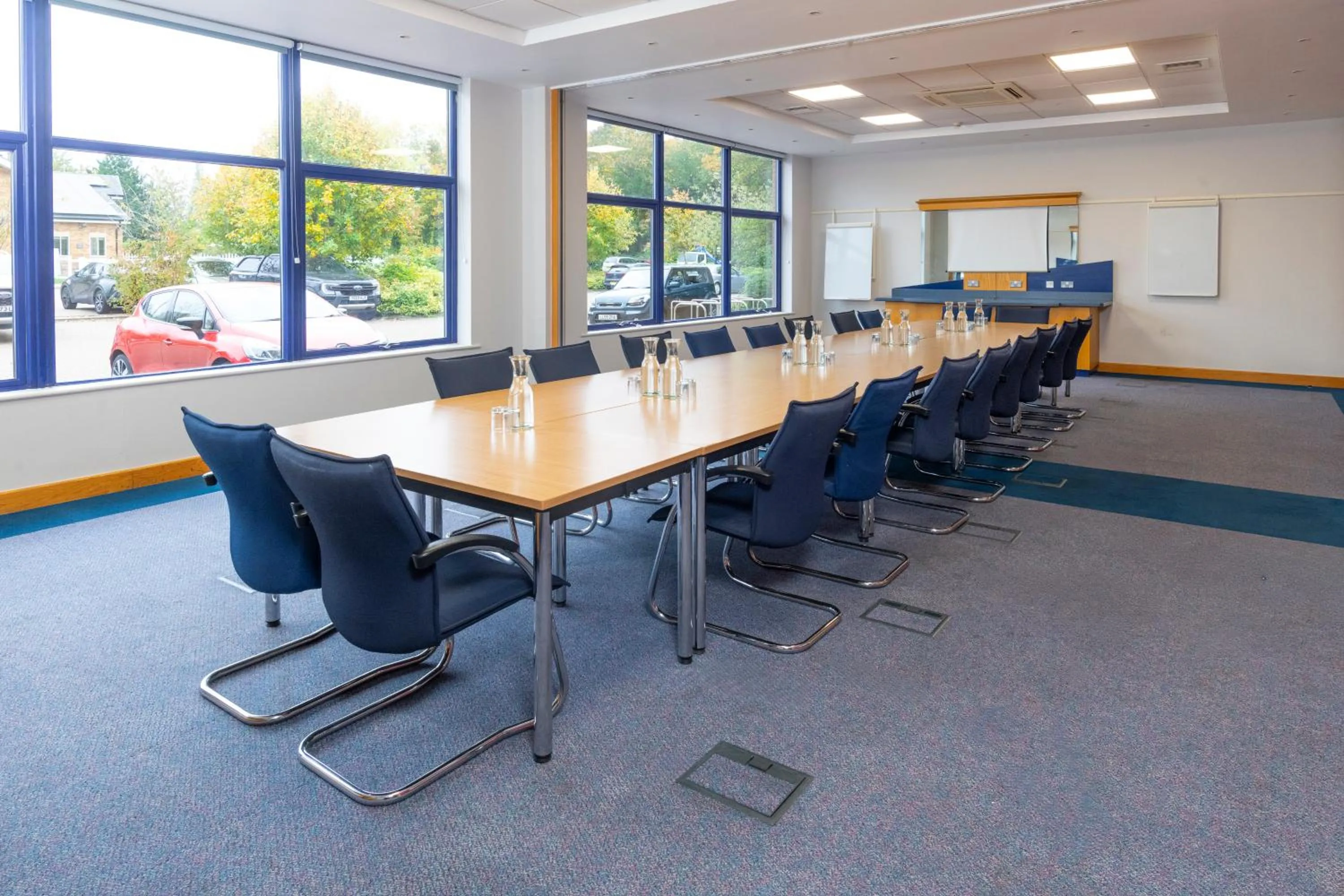 Meeting/conference room in Holiday Inn Express Milton Keynes by IHG