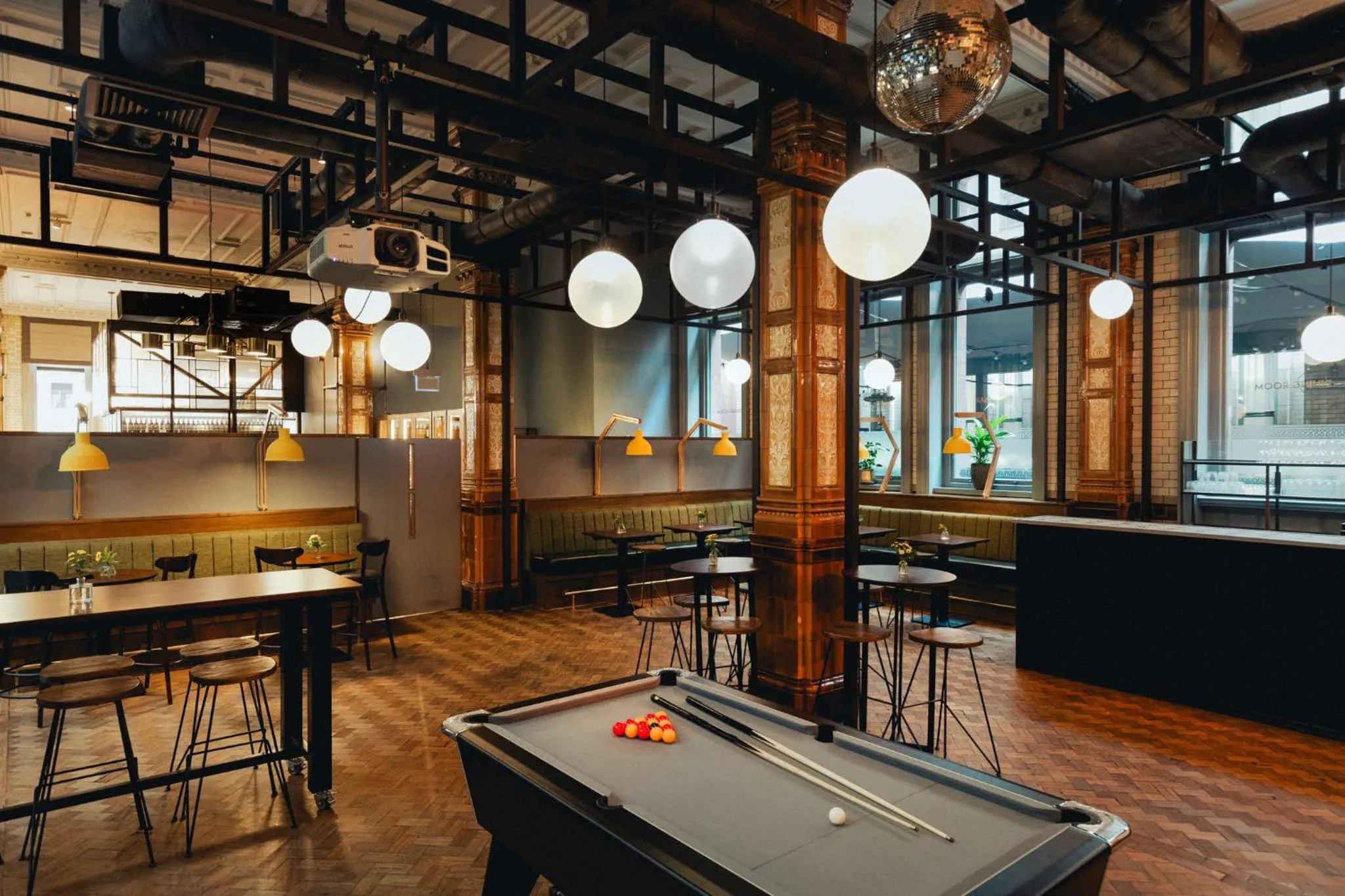 Lounge or bar in Kimpton Clocktower by IHG