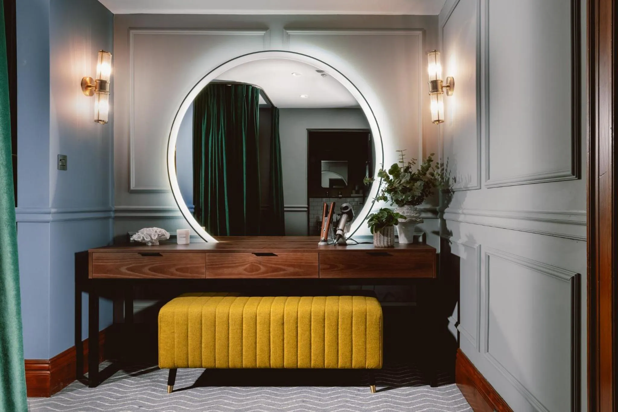 Photo of the whole room in Kimpton Clocktower by IHG