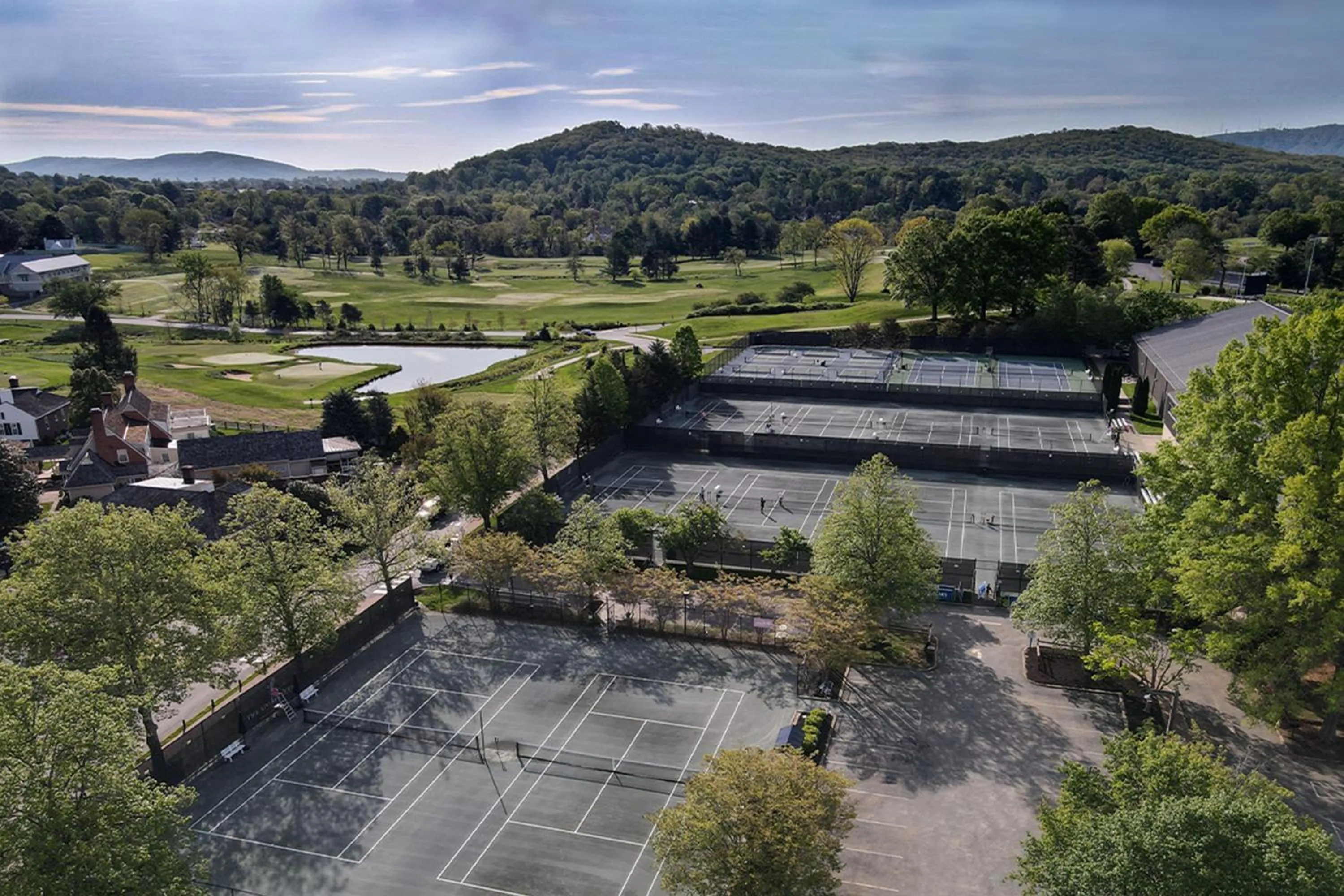 Tennis court in Boar's Head Resort