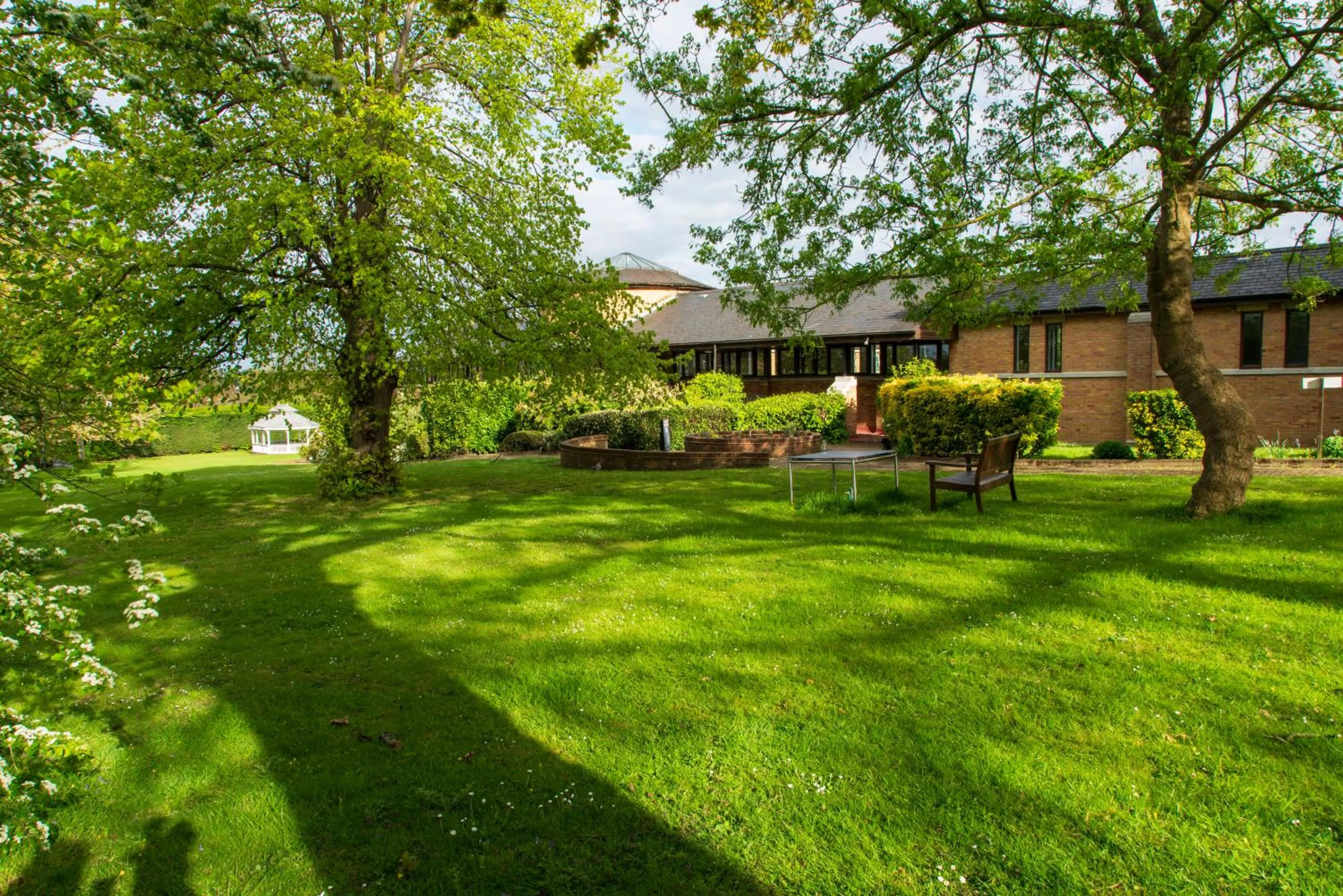 Property building in London Chigwell Prince Regent Hotel, BW Signature Collection