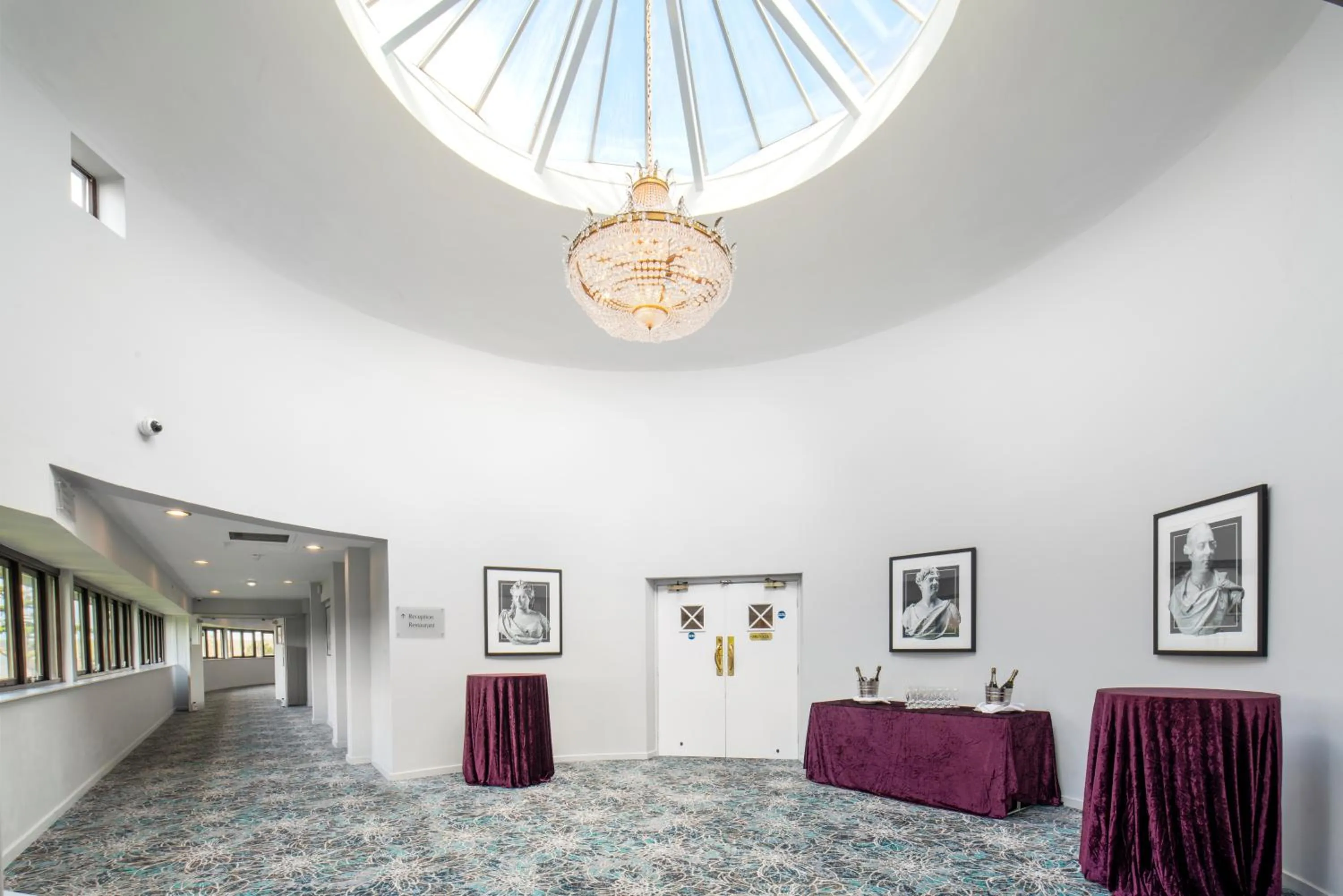 Property building, Bed in London Chigwell Prince Regent Hotel, BW Signature Collection