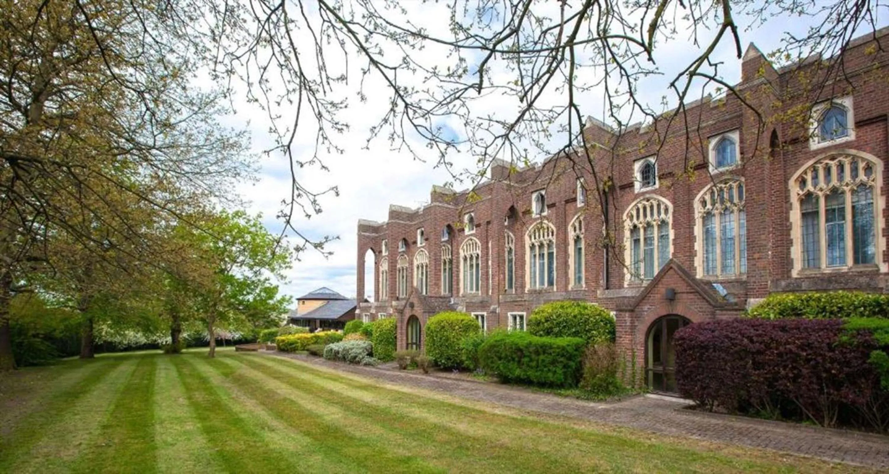 Property building in London Chigwell Prince Regent Hotel, BW Signature Collection