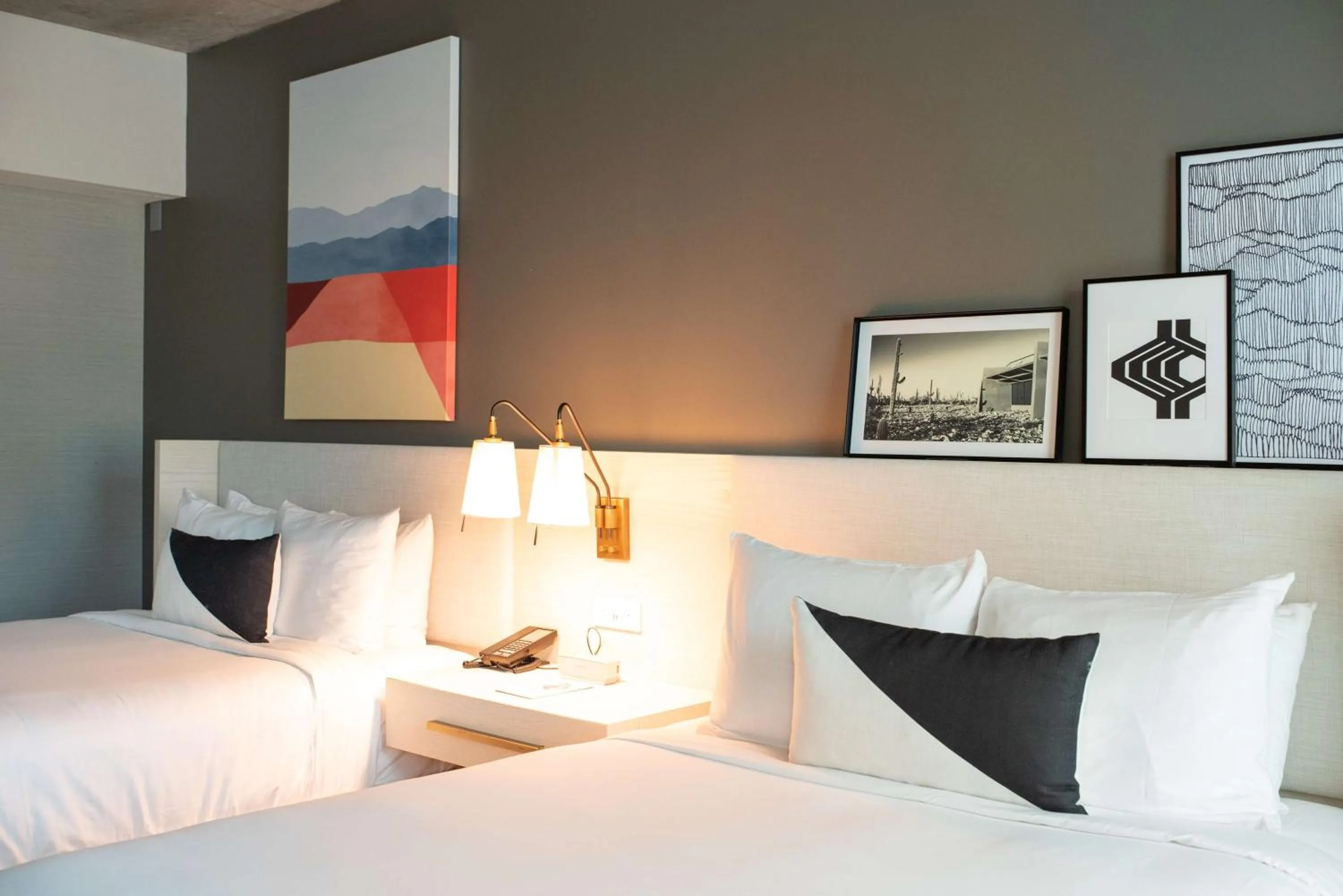 Bedroom, Bed in Mountain Shadows Resort Scottsdale