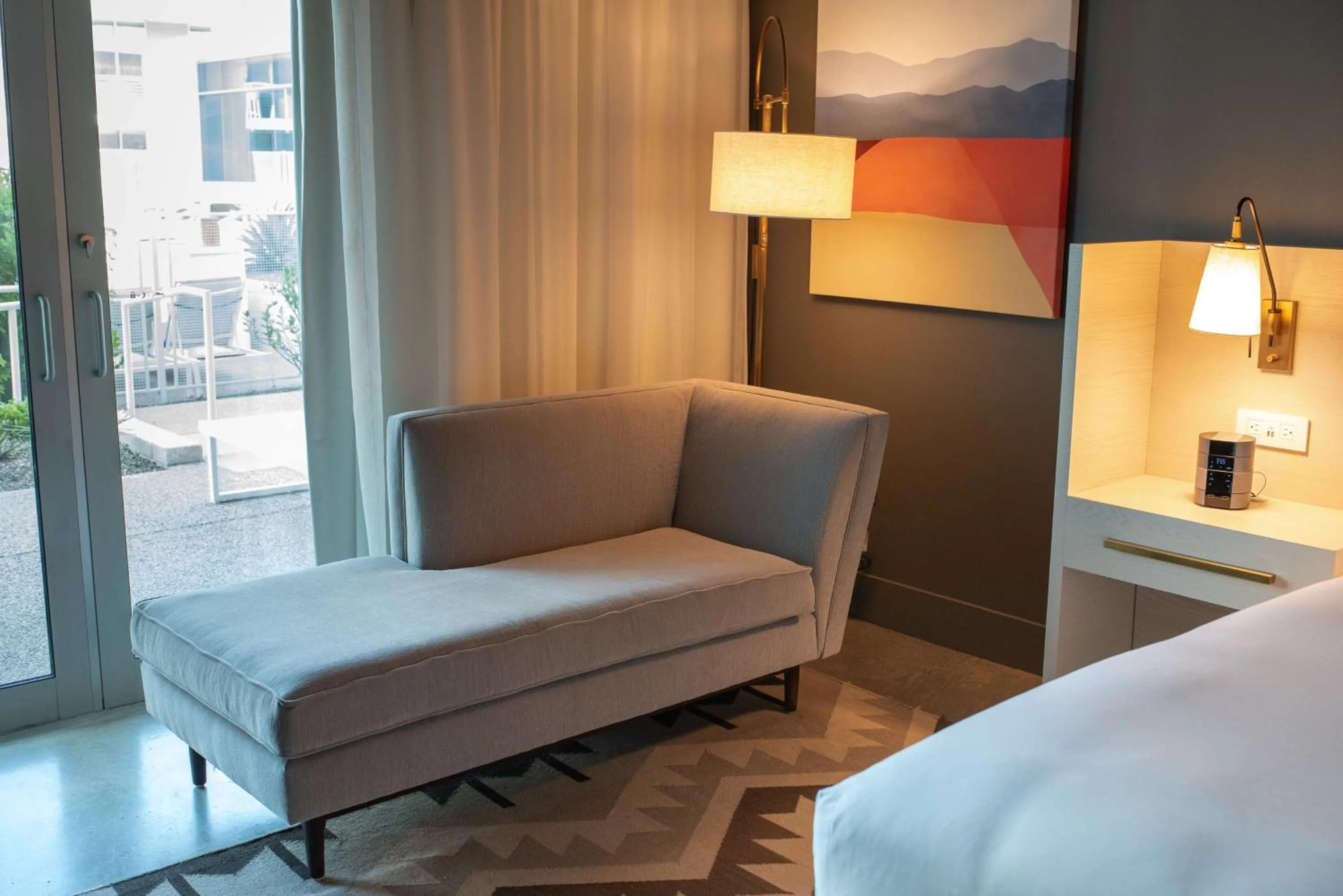 Bedroom, Bed in Mountain Shadows Resort Scottsdale