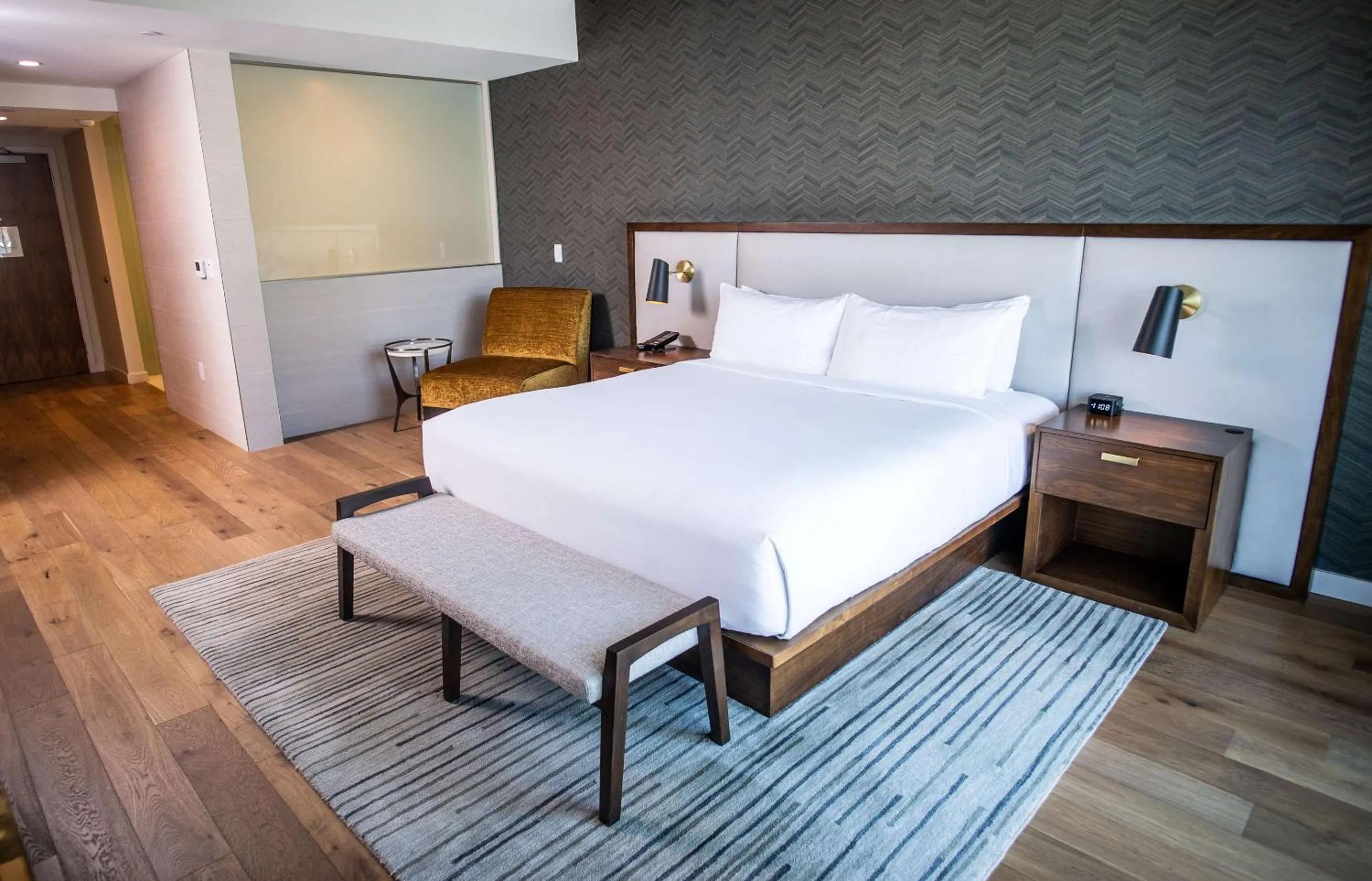 Bedroom, Bed in Mountain Shadows Resort Scottsdale