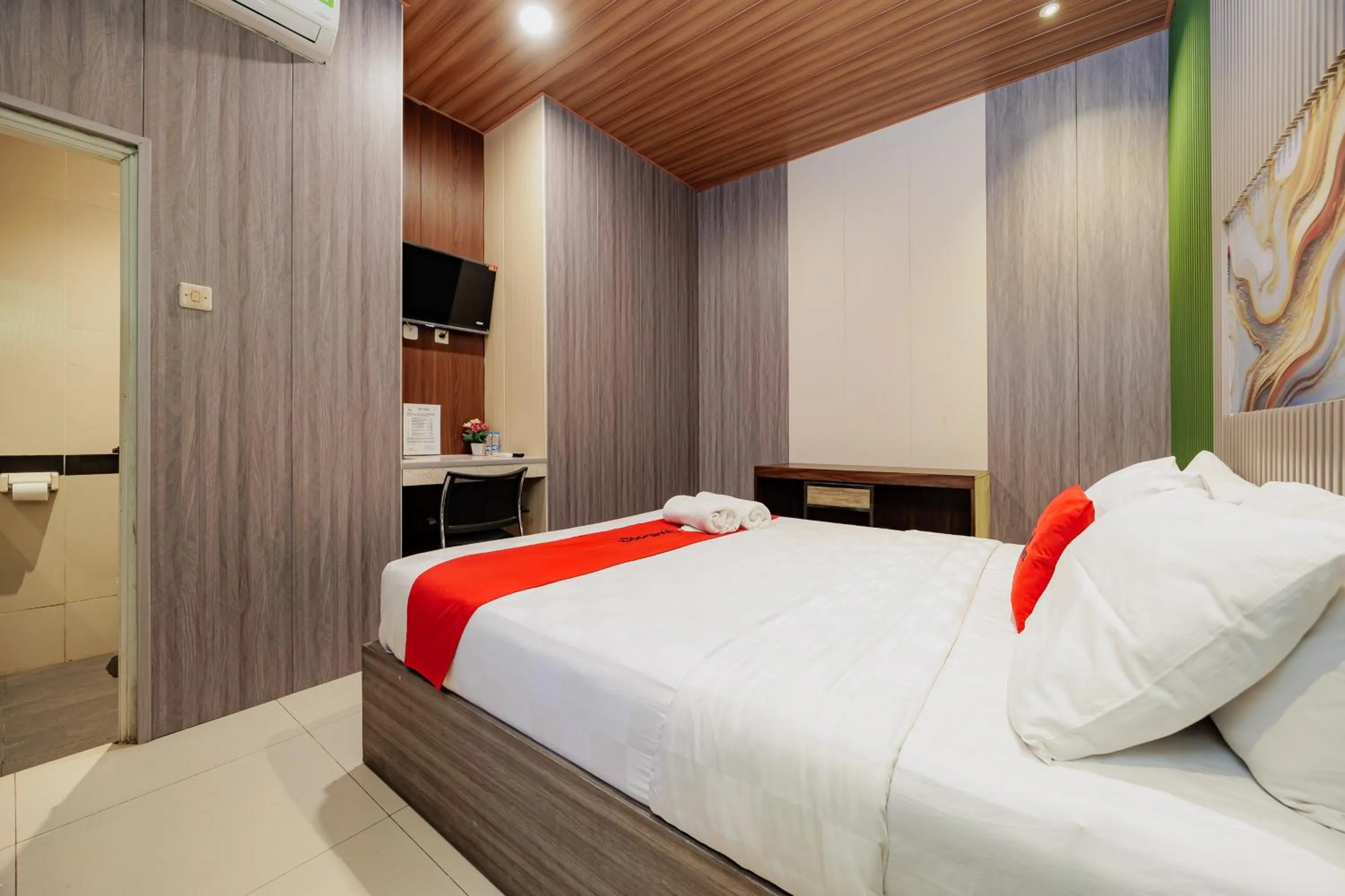Bedroom, Bed in RedDoorz near Exit Toll Bogor