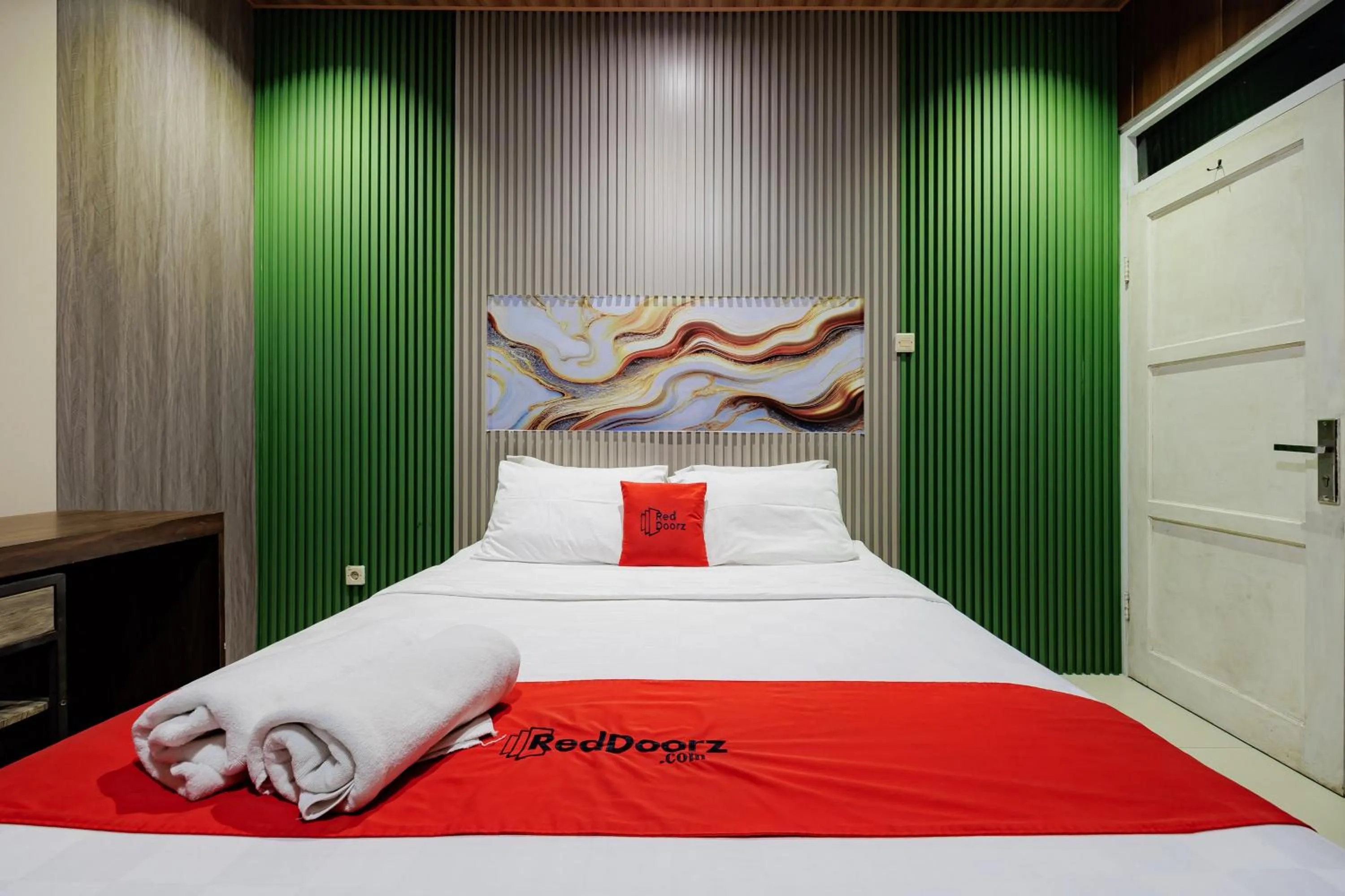 Bedroom, Bed in RedDoorz near Exit Toll Bogor