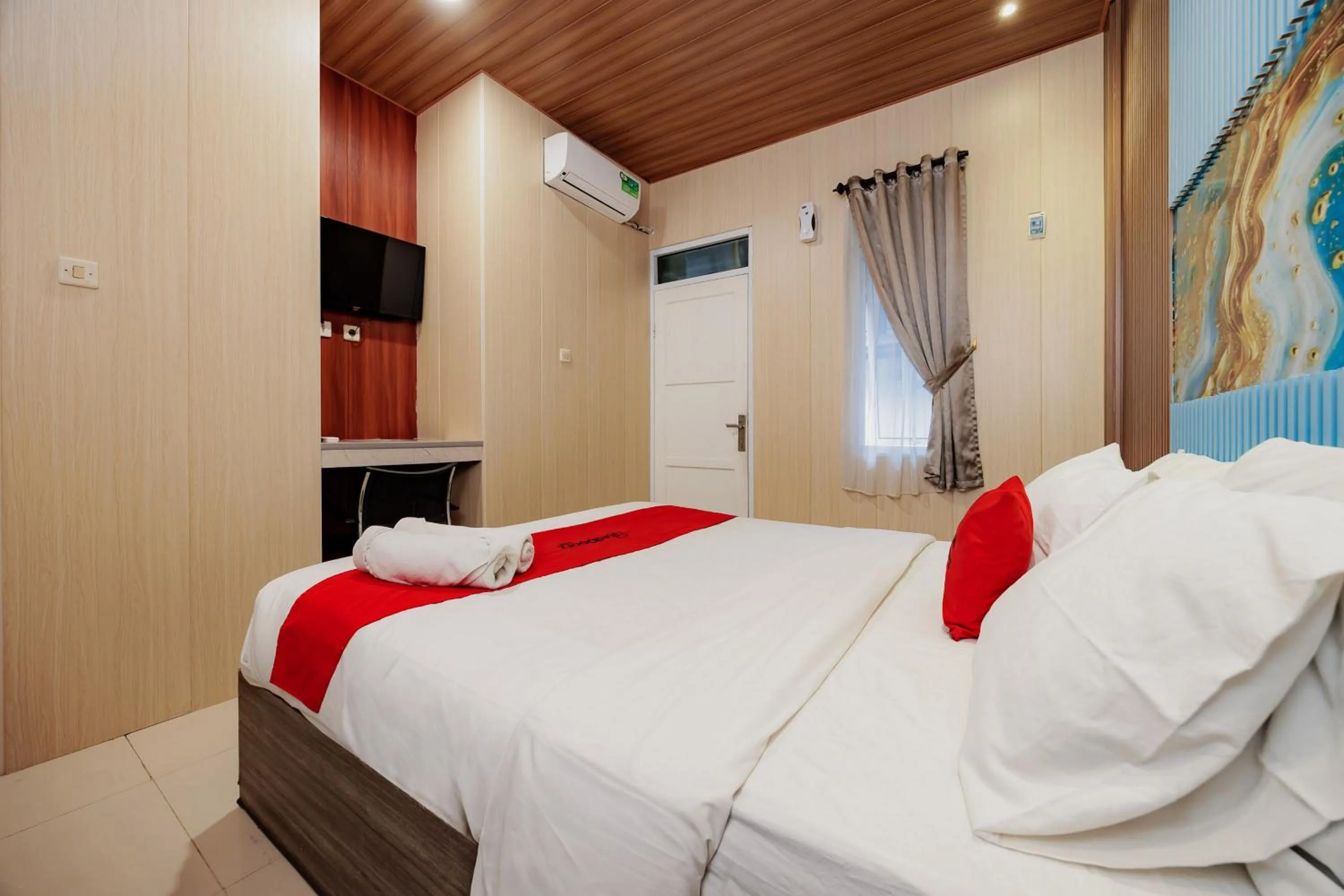 Bedroom, Bed in RedDoorz near Exit Toll Bogor