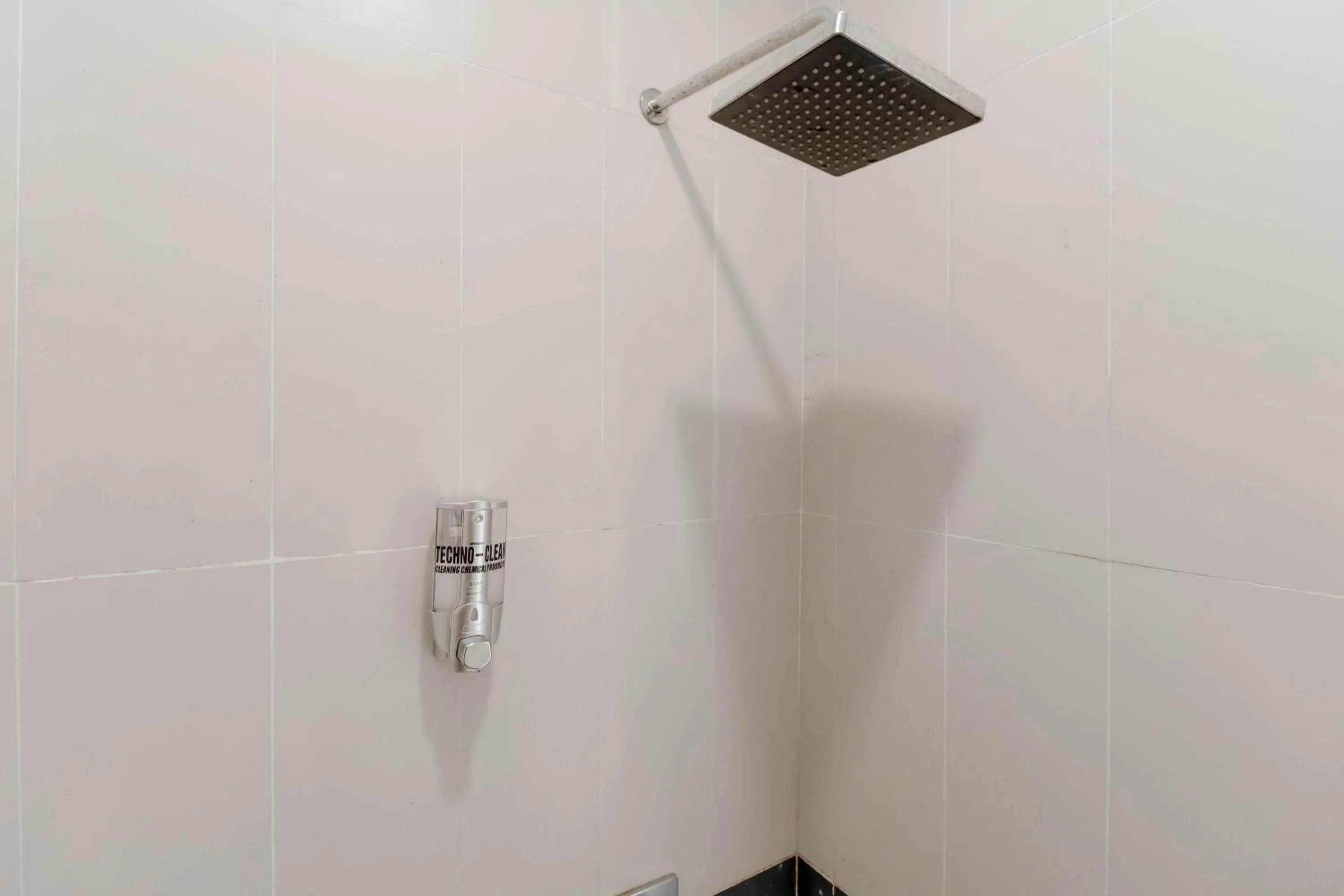 Bathroom in RedDoorz near Exit Toll Bogor