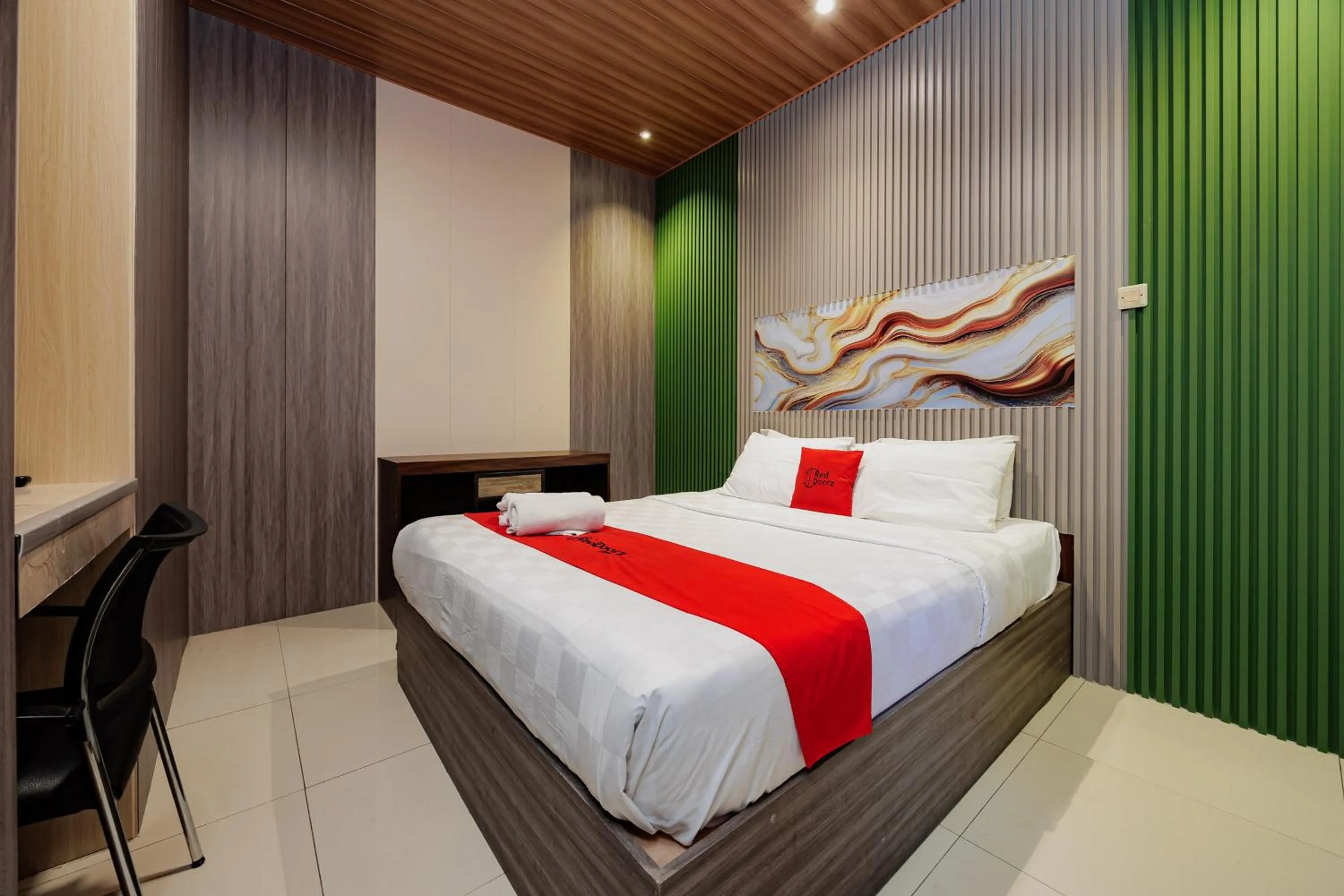 Bedroom, Bed in RedDoorz near Exit Toll Bogor