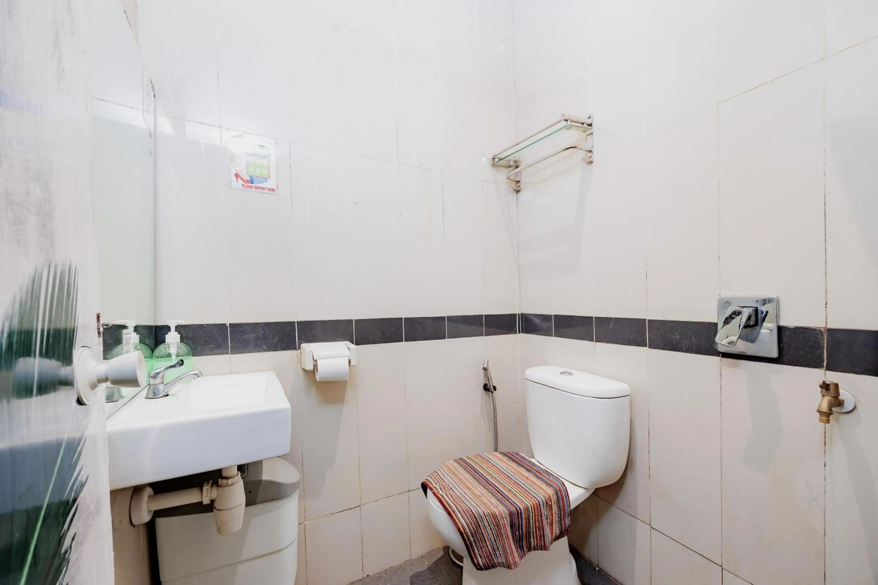 Bathroom in RedDoorz near Exit Toll Bogor
