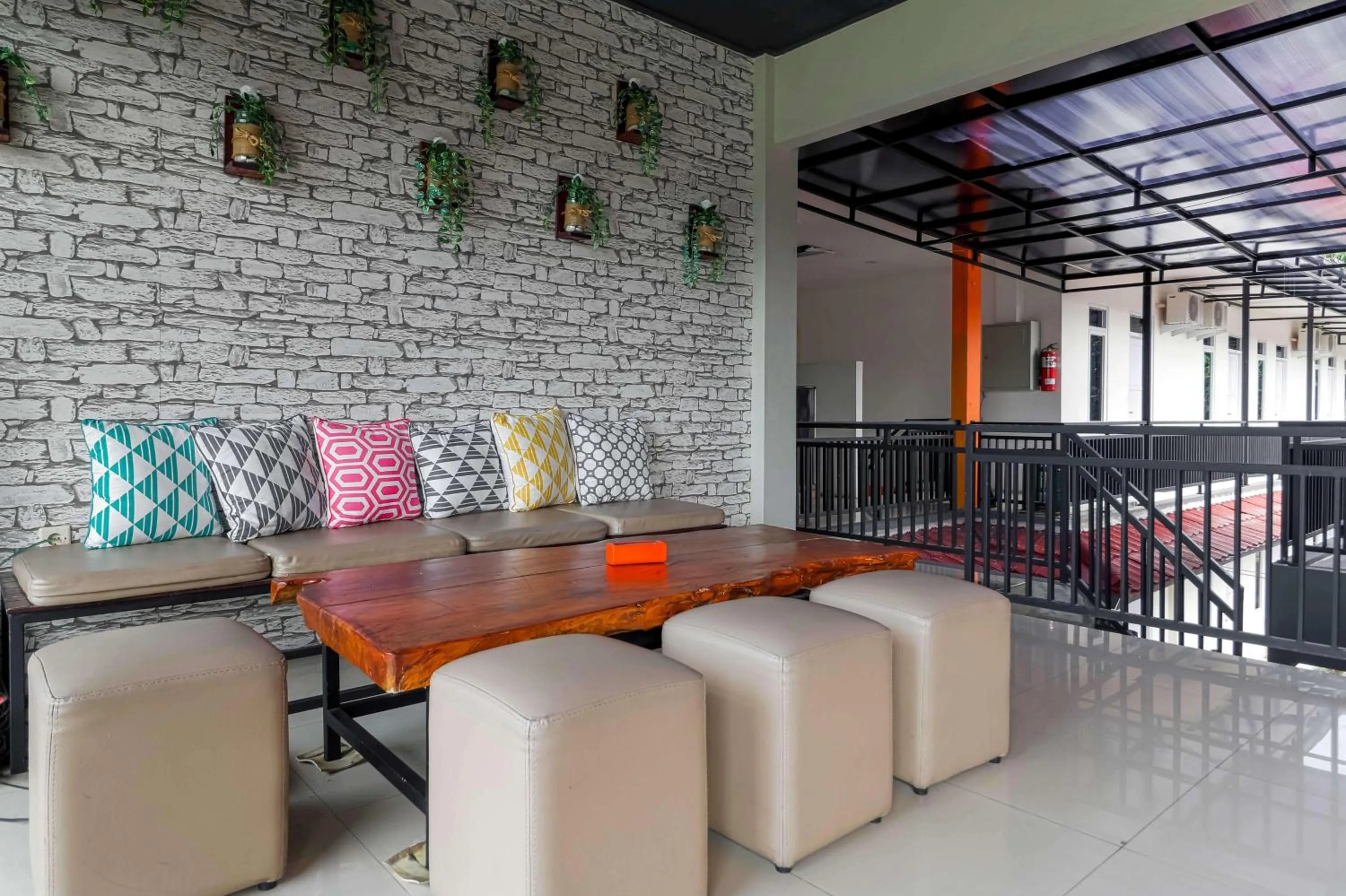 Seating area in RedDoorz near Exit Toll Bogor