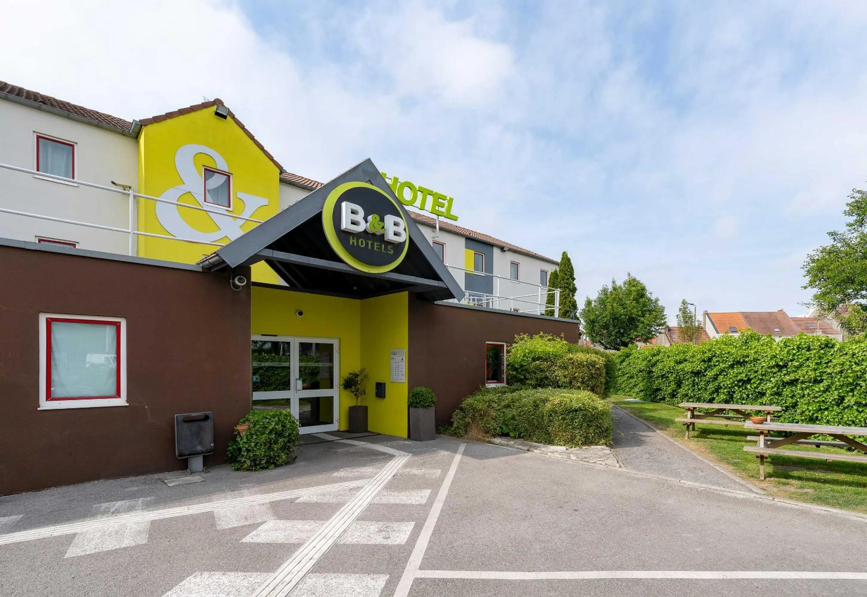 Property building in B&B HOTEL Calais Centre St Pierre