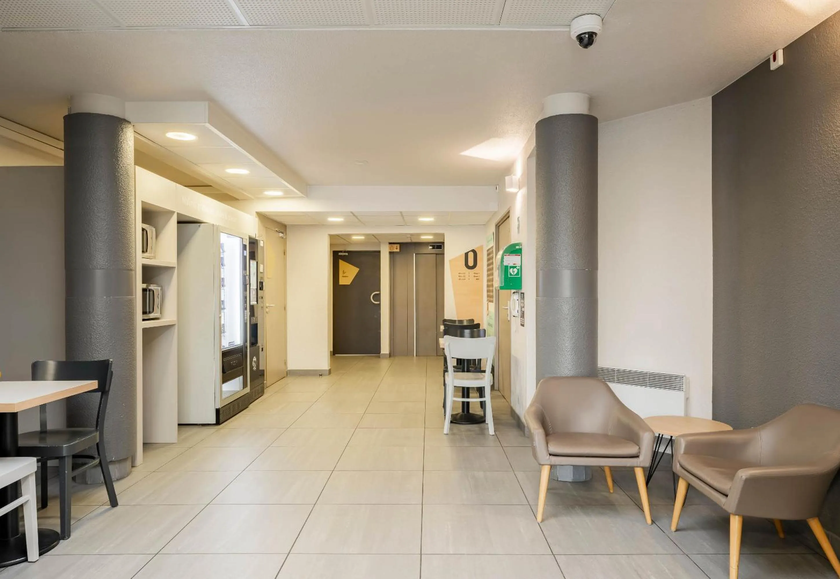 Lobby or reception in B&B HOTEL Calais Centre St Pierre