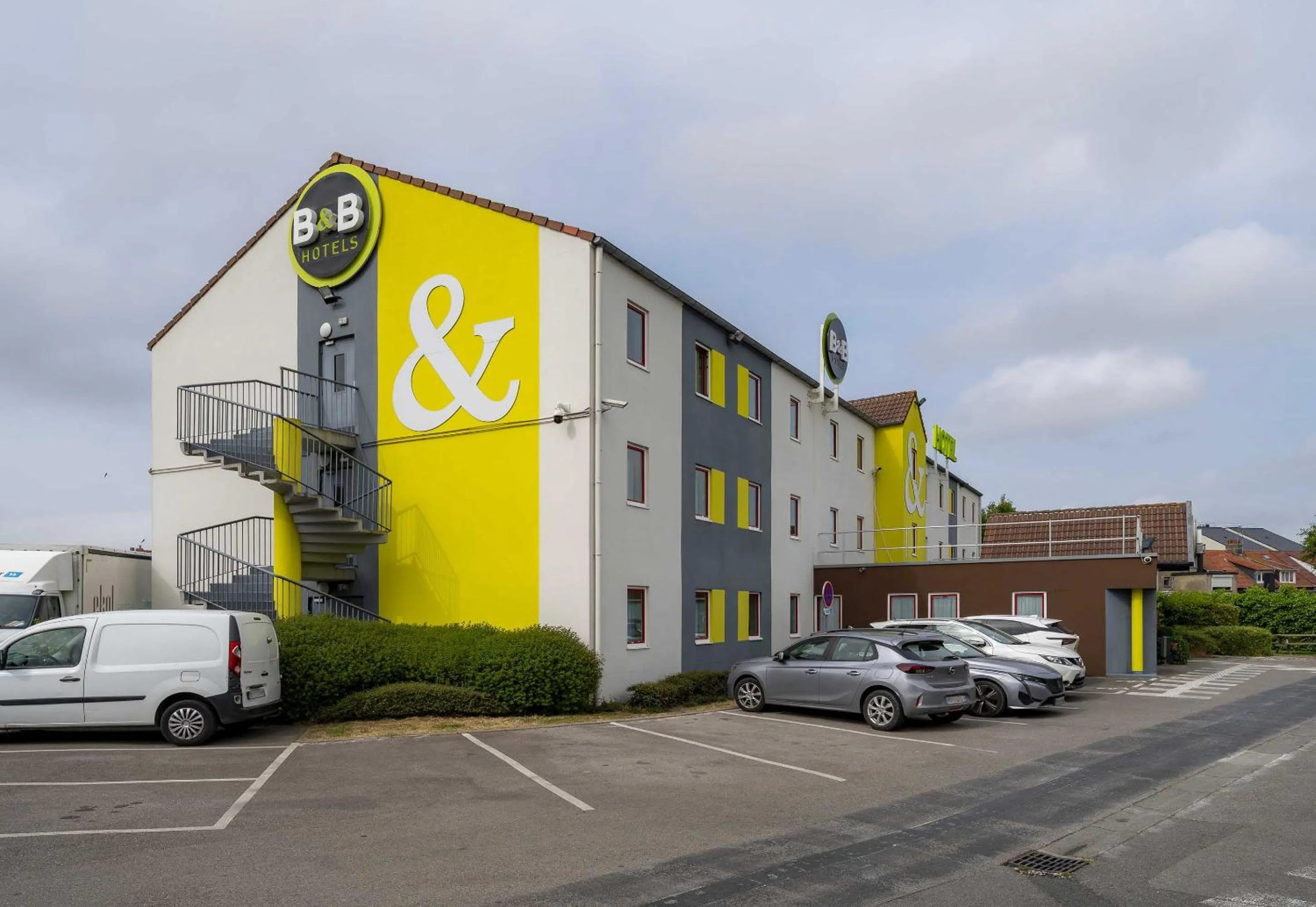 Property building in B&B HOTEL Calais Centre St Pierre