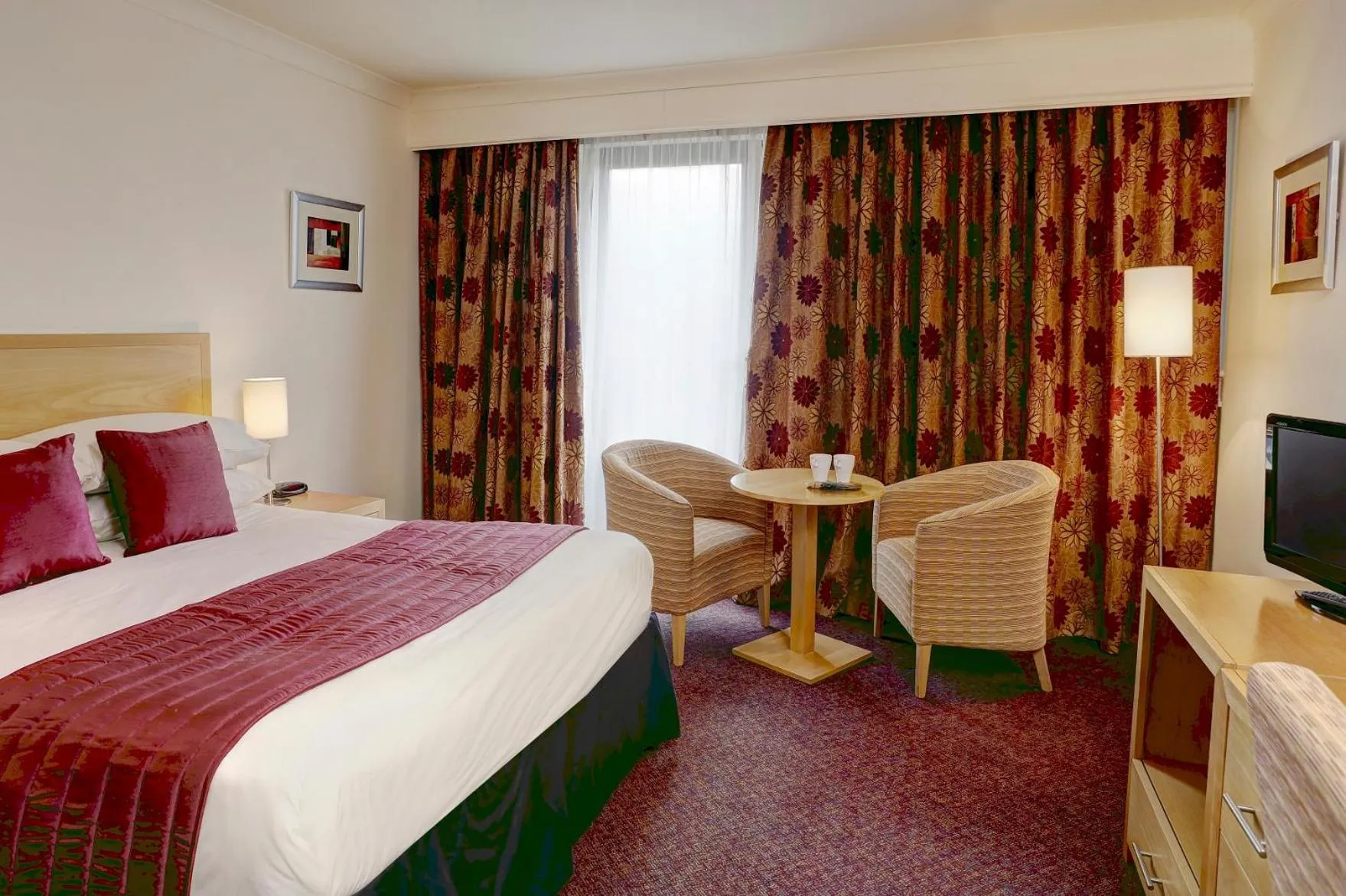 Photo of the whole room, Bed in Best Western Frodsham Forest Hills Hotel