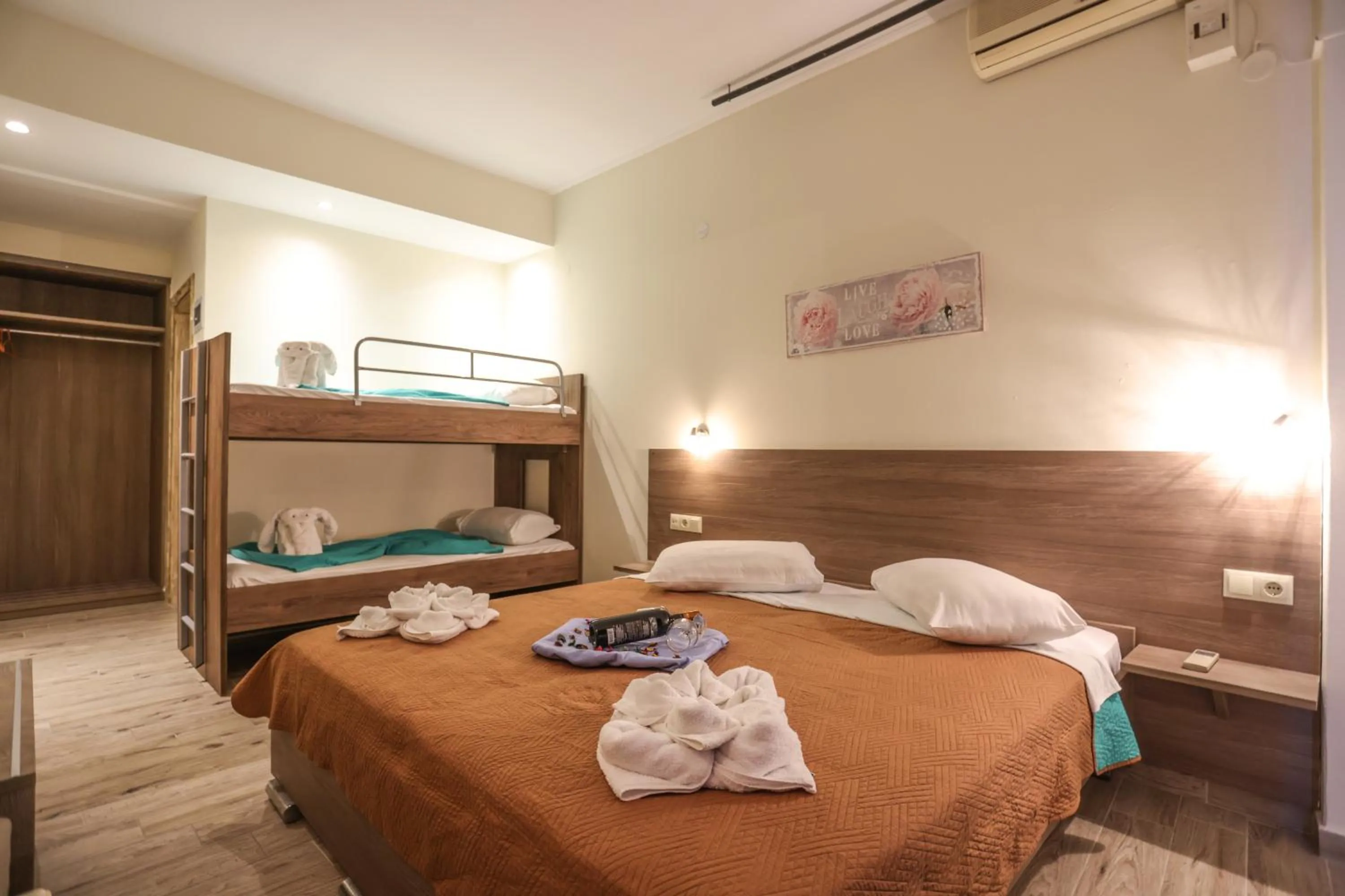 Bedroom, Bed in Summer Beach Hotel