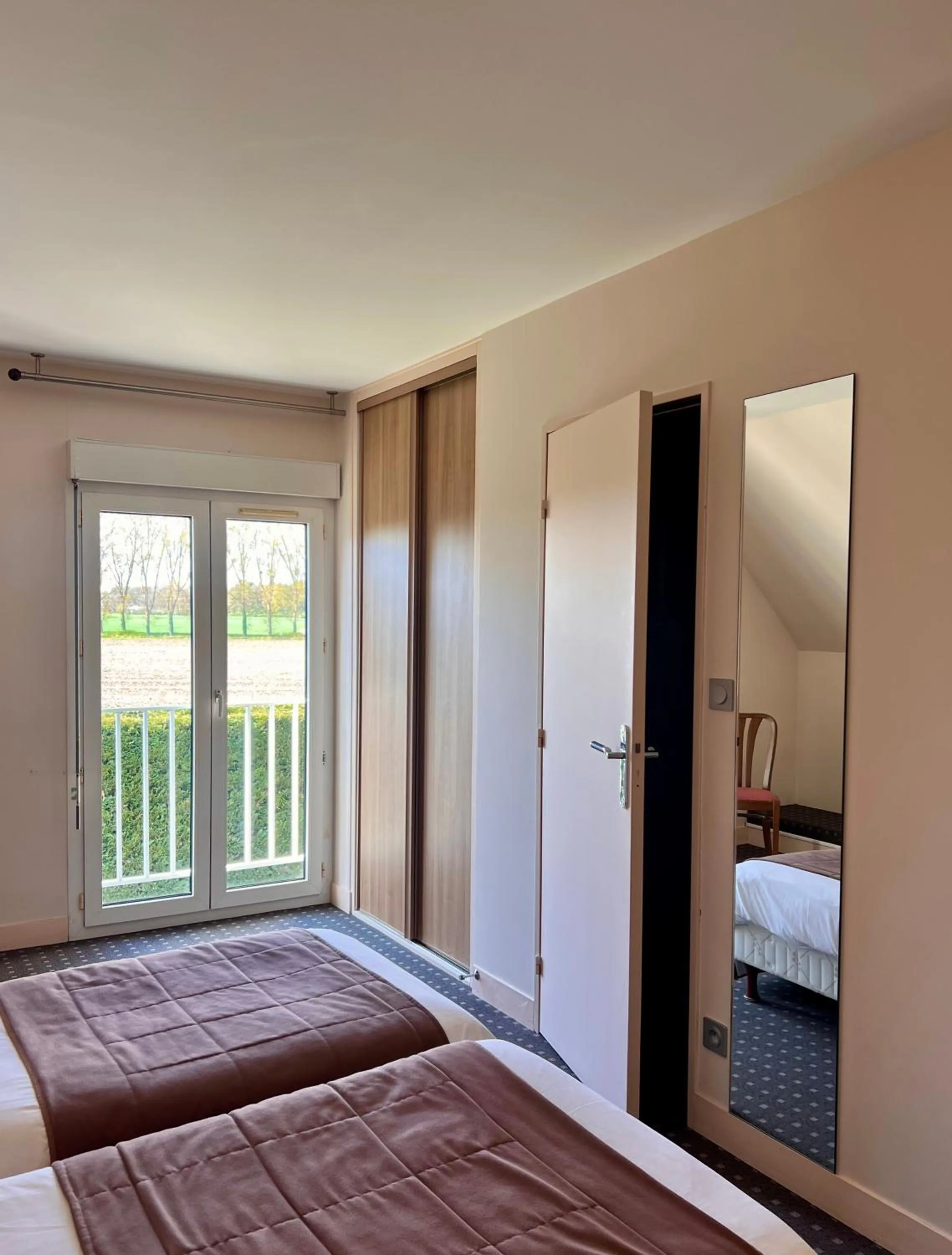 Bed in Logis Hôtel Restaurant Du Labrador