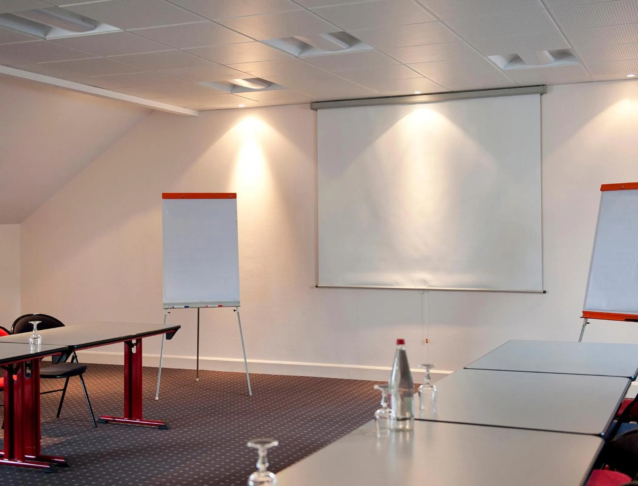 Meeting/conference room in Logis Hôtel Restaurant Du Labrador