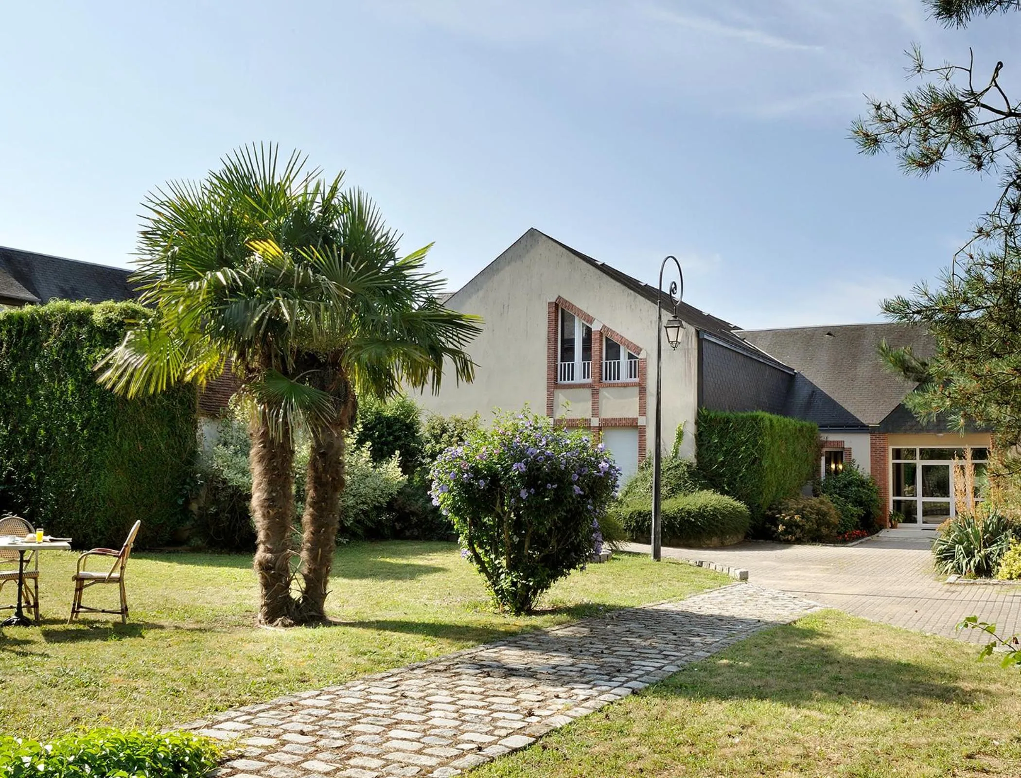 Property building in Logis Hôtel Restaurant Du Labrador