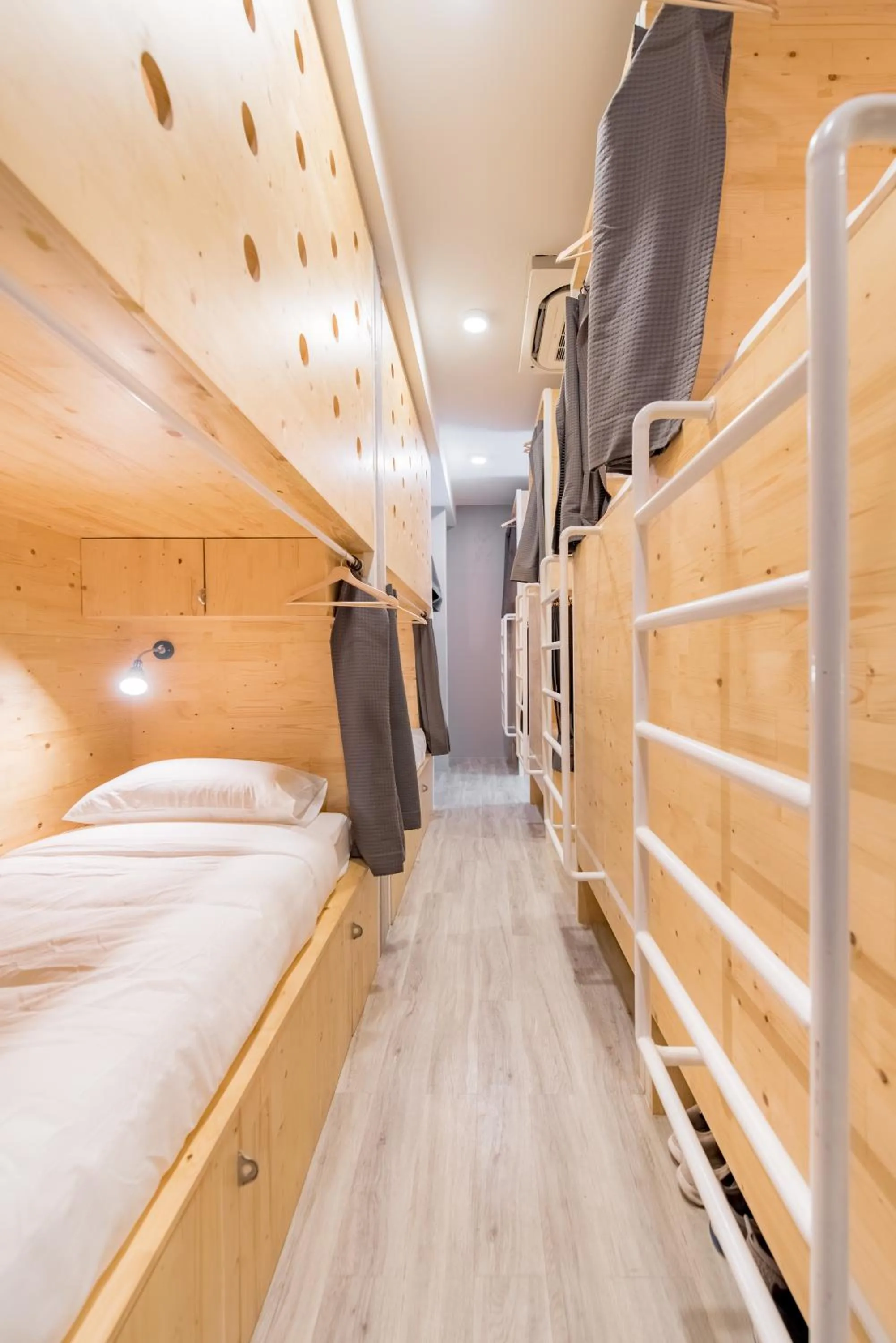 bunk bed, Bed in Norn Yaowarat Hotel