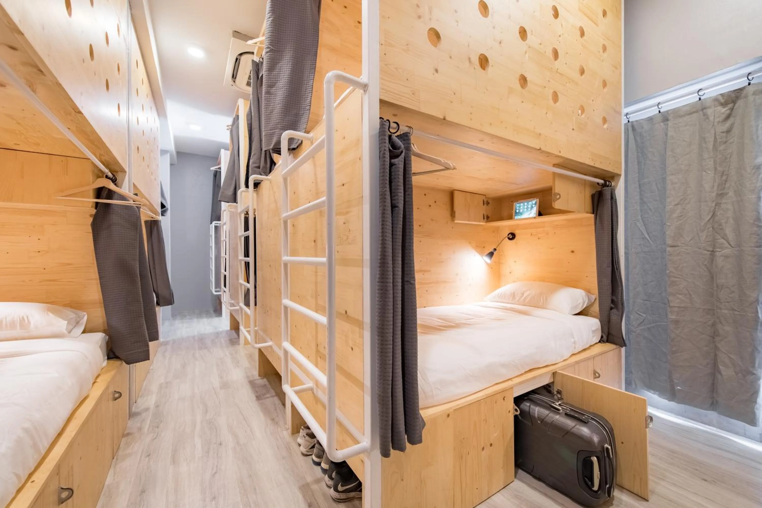 bunk bed, Bed in Norn Yaowarat Hotel