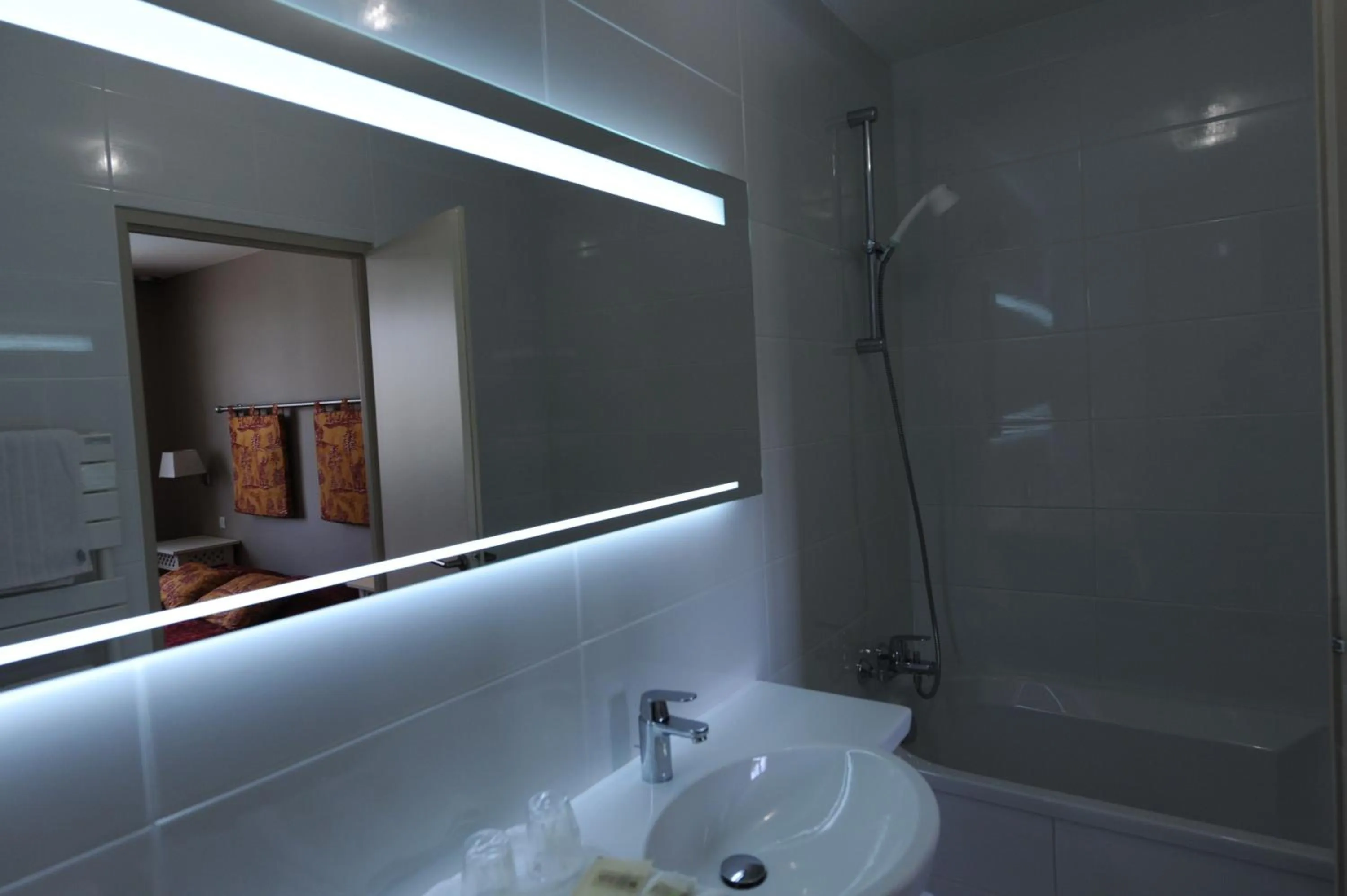 Bathroom in Hotel Spa Le Relais Du Bellay