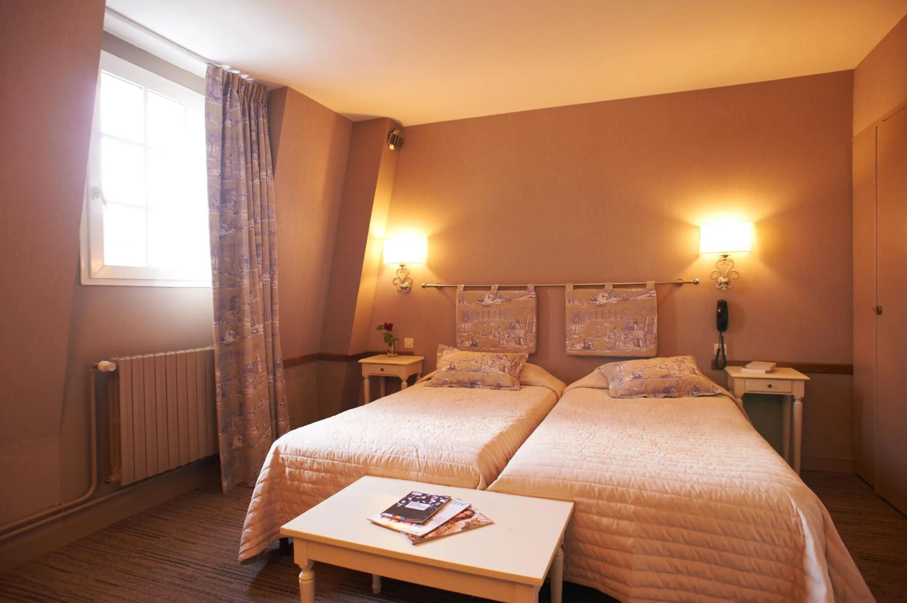 Bedroom in Hotel Spa Le Relais Du Bellay