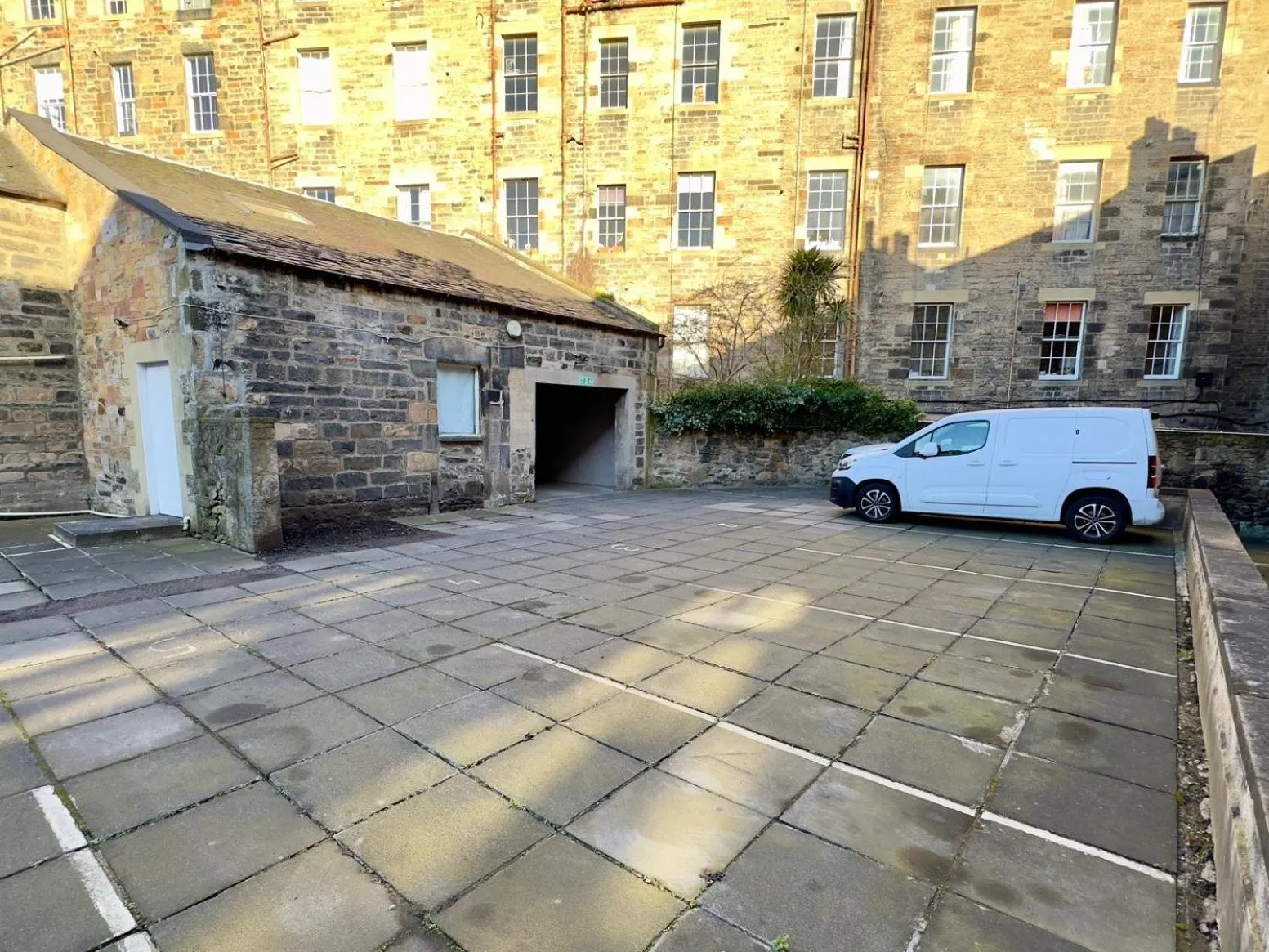 Parking in Cairn Hotel & Apartments