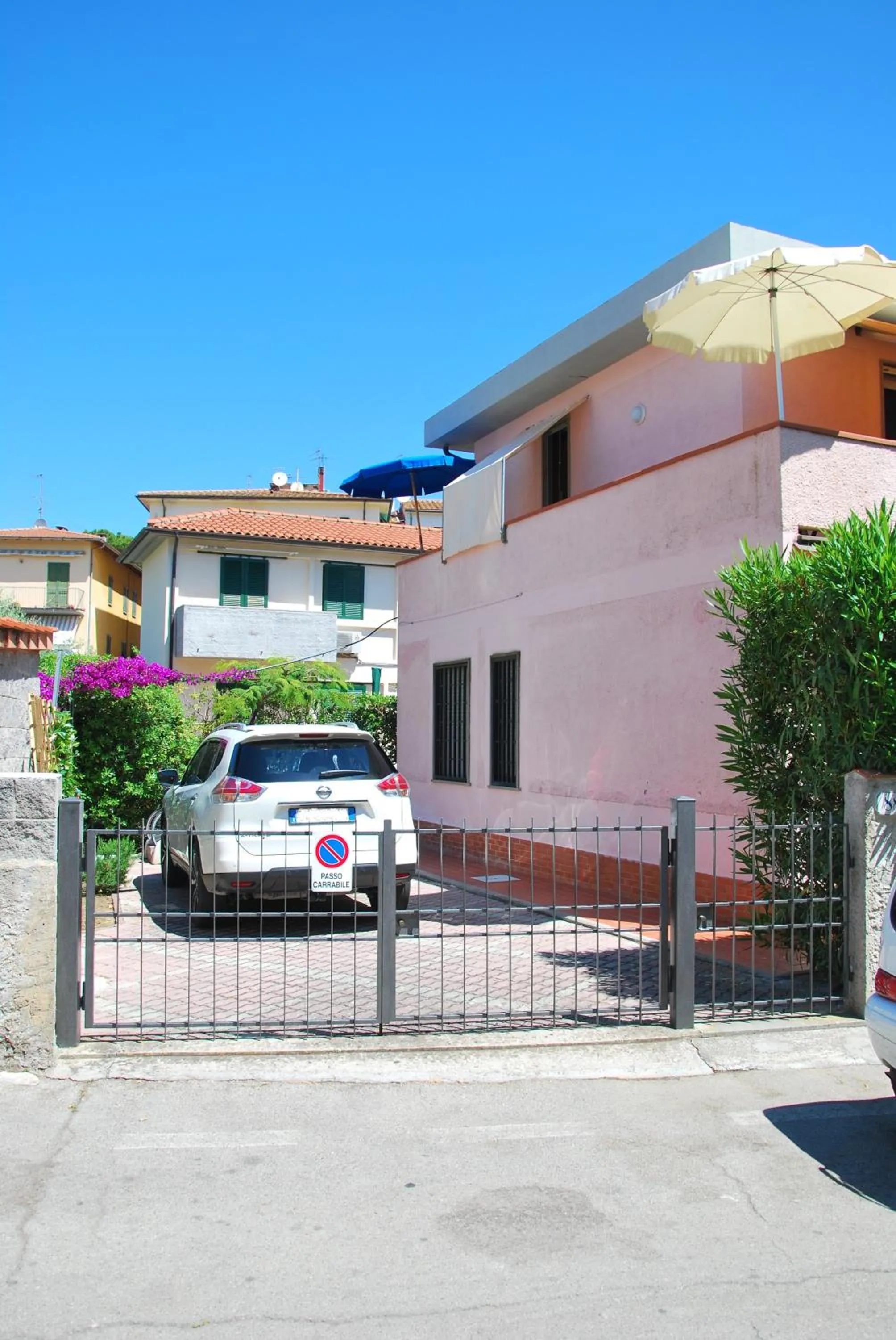 Facade/entrance in Appartamenti Camelia e Gabry - Zona mare con posti auto e terrazze
