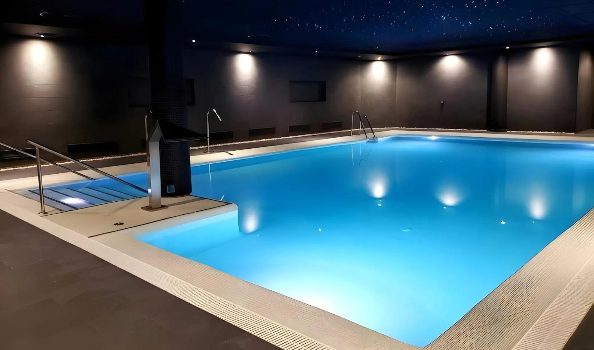 Swimming pool in Hotel Oh Nice Caledonia