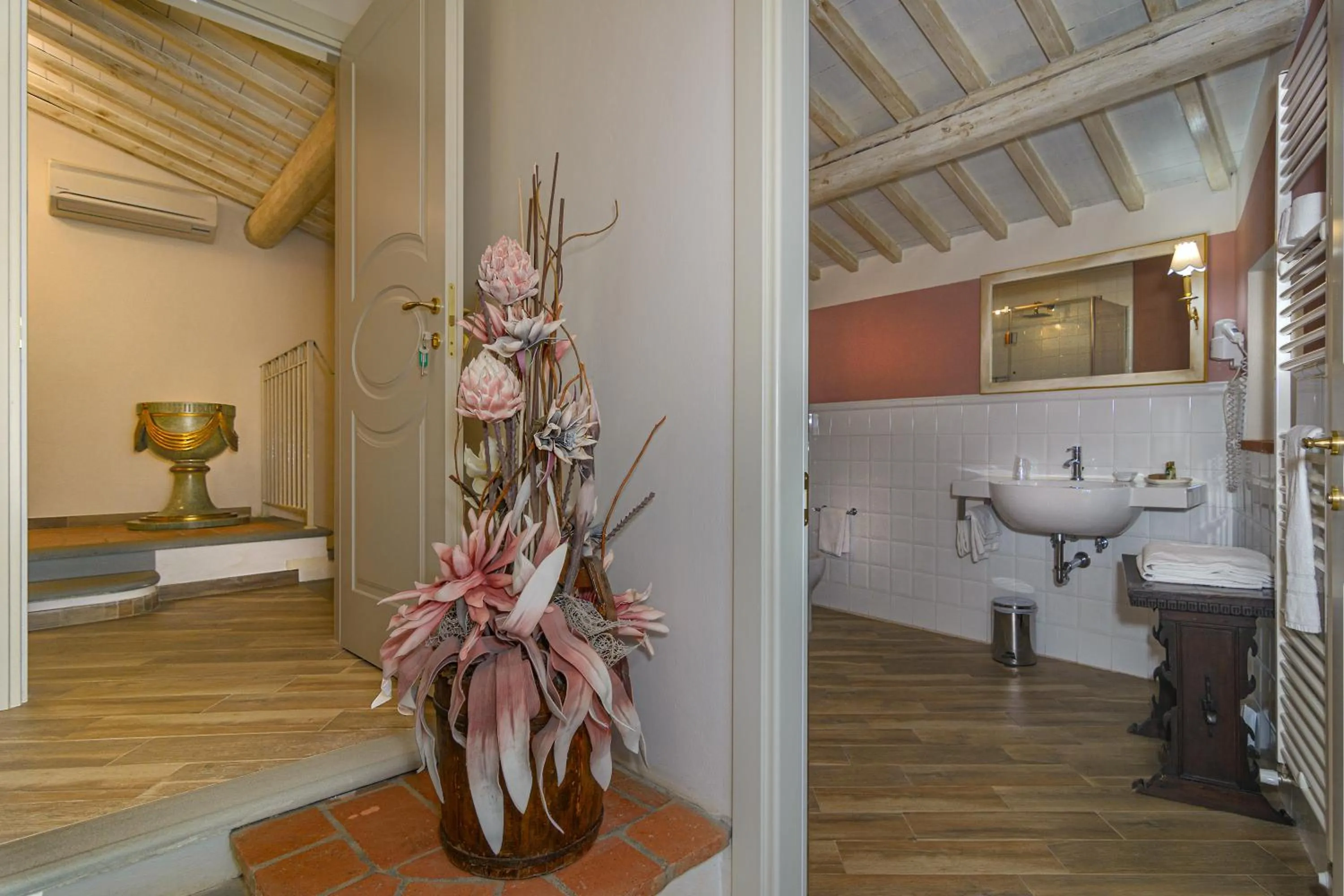 Photo of the whole room in Villa Agnolaccio Residenza d'Epoca