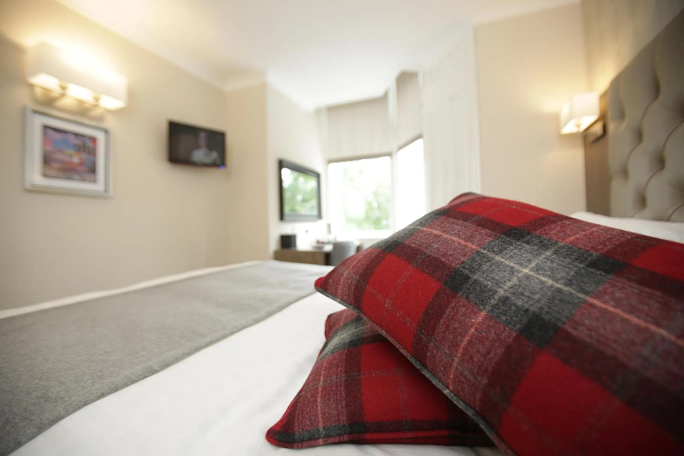 Bedroom, Bed in Ambassador Hotel