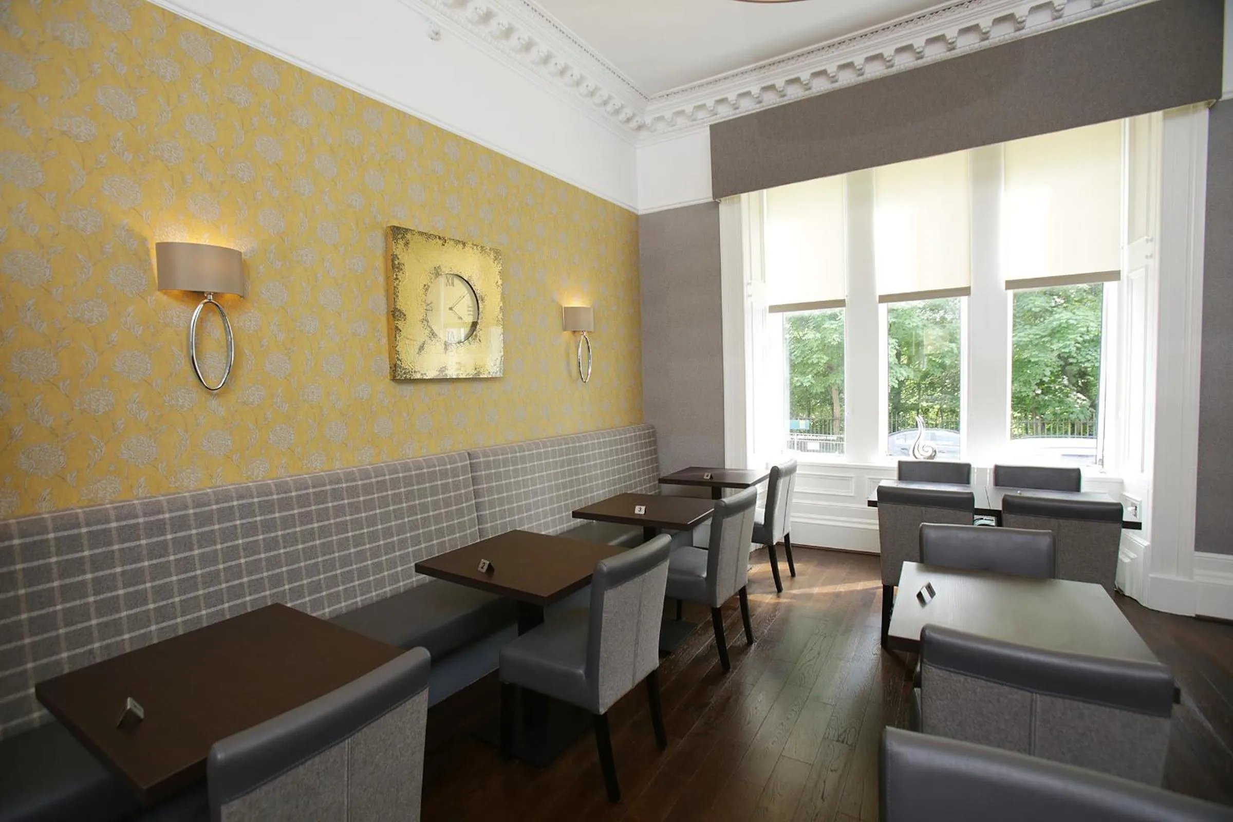 Restaurant/places to eat in Ambassador Hotel