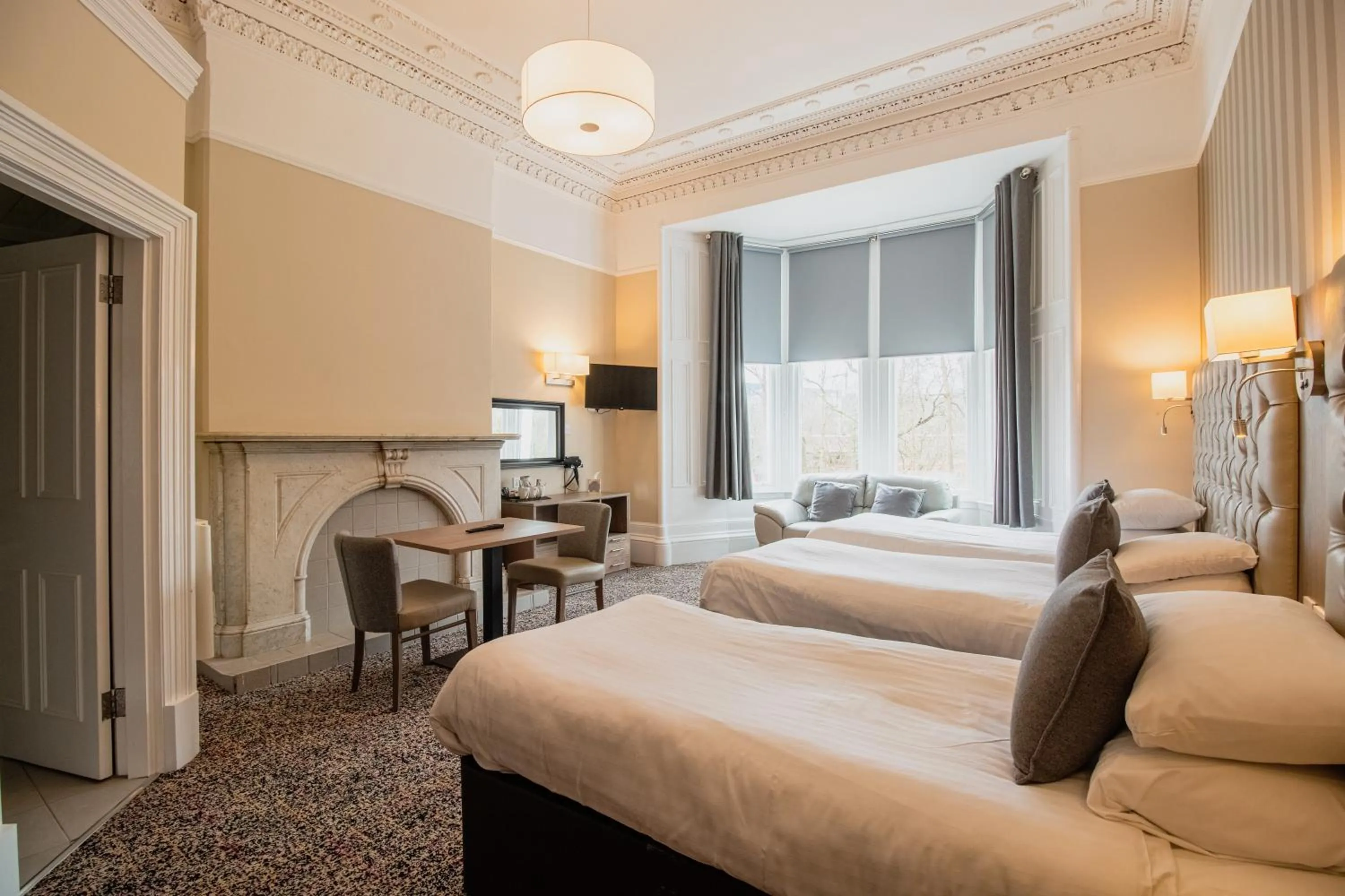 Bedroom, Bed in Ambassador Hotel