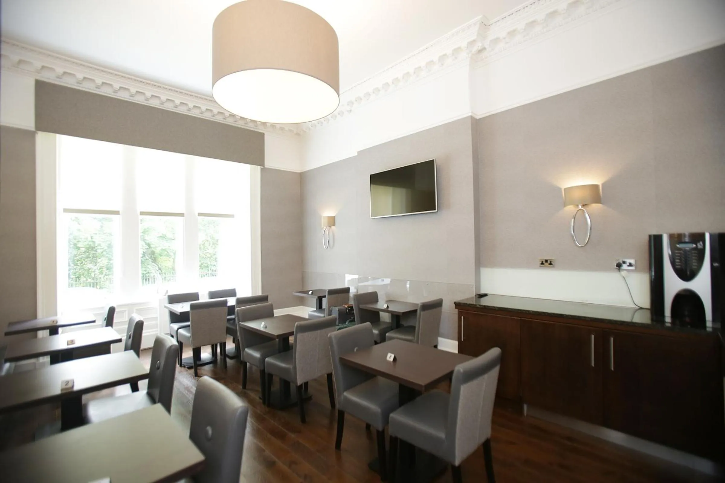 Restaurant/places to eat in Ambassador Hotel